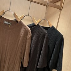 Loro Piana诺悠翩雅 2026秋冬男士最新的贸易订单针织短袖T恤,全品相!!上身舒适透气,不僵硬,整体有着丰富的 Loro Piana诺悠翩雅 2026秋冬男士最新的贸易订单针织短袖T恤,全品相!!上身舒适透气,不僵硬,整体有着丰富的