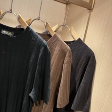 Loro Piana诺悠翩雅 2026秋冬男士最新的贸易订单针织短袖T恤,全品相!!上身舒适透气,不僵硬,整体有着丰富的 Loro Piana诺悠翩雅 2026秋冬男士最新的贸易订单针织短袖T恤,全品相!!上身舒适透气,不僵硬,整体有着丰富的