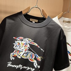 BURBER*Y巴*莉2026春夏新品男女同款👫短袖T恤,重磅来袭,最近比较火热的环保纯棉面料制作而成,高端户外运动休闲 BURBER*Y巴*莉2026春夏新品男女同款👫短袖T恤,重磅来袭,最近比较火热的环保纯棉面料制作而成,高端户外运动休闲
