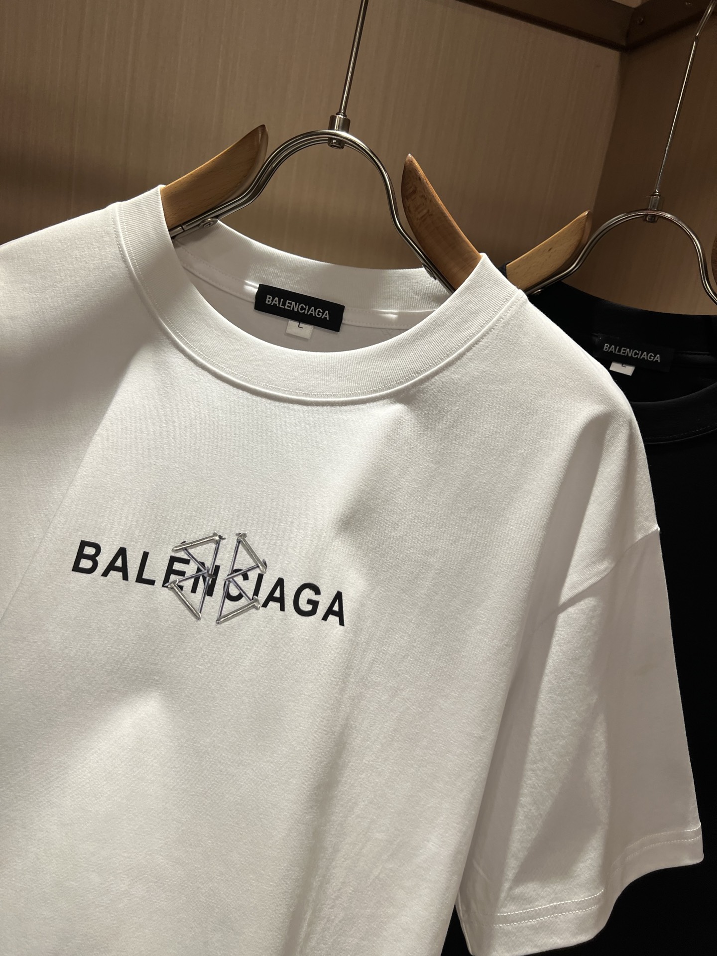 BALENCI*GA巴黎*家 2026春夏新款男女同款👫短袖T恤！走秀图案印花时尚休闲短袖T恤衫！设计logo压胶设计！