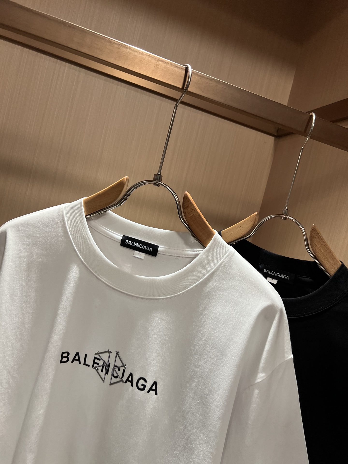 BALENCI*GA巴黎*家 2026春夏新款男女同款👫短袖T恤！走秀图案印花时尚休闲短袖T恤衫！设计logo压胶设计！