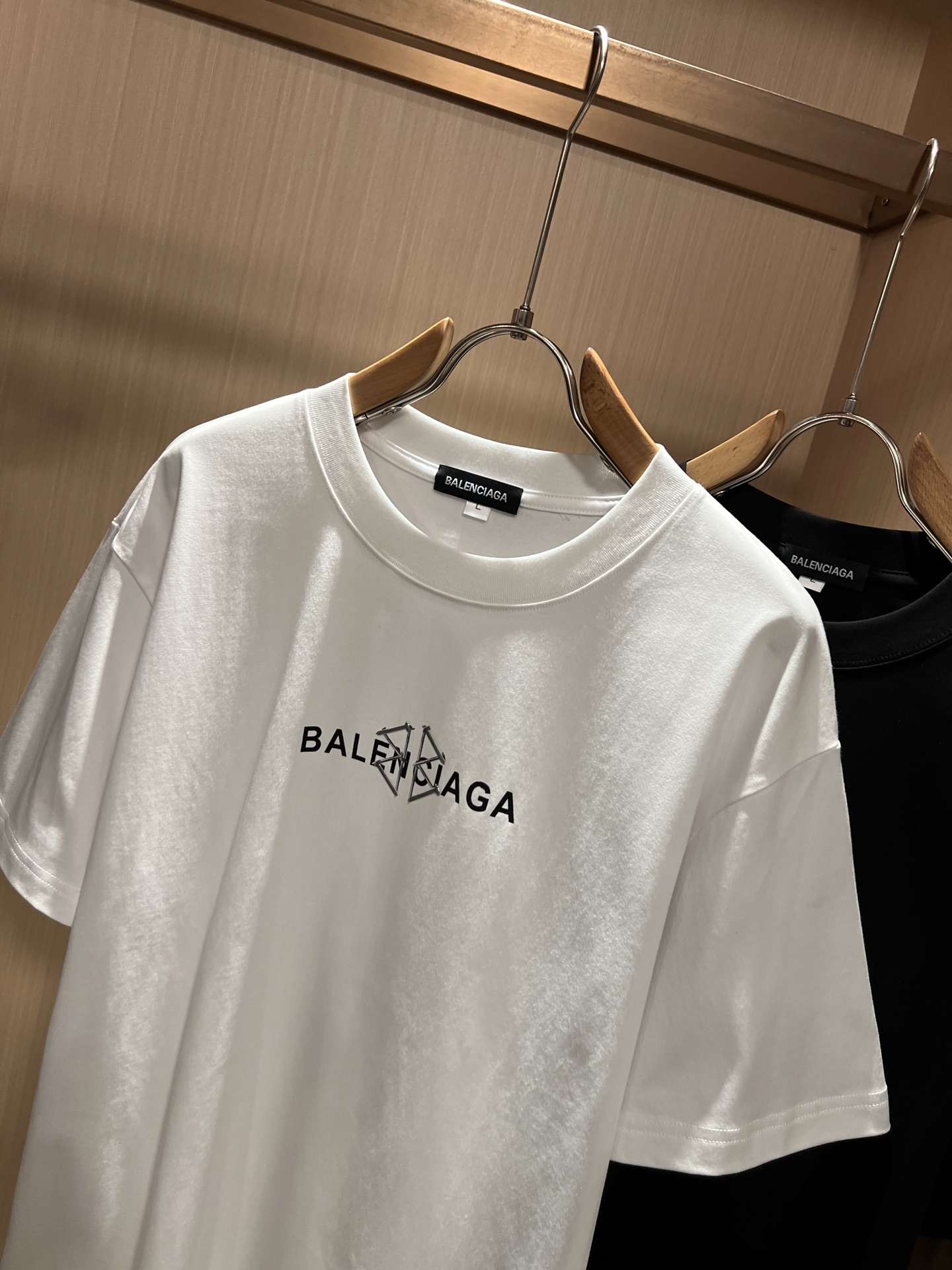 BALENCI*GA巴黎*家 2026春夏新款男女同款👫短袖T恤！走秀图案印花时尚休闲短袖T恤衫！设计logo压胶设计！