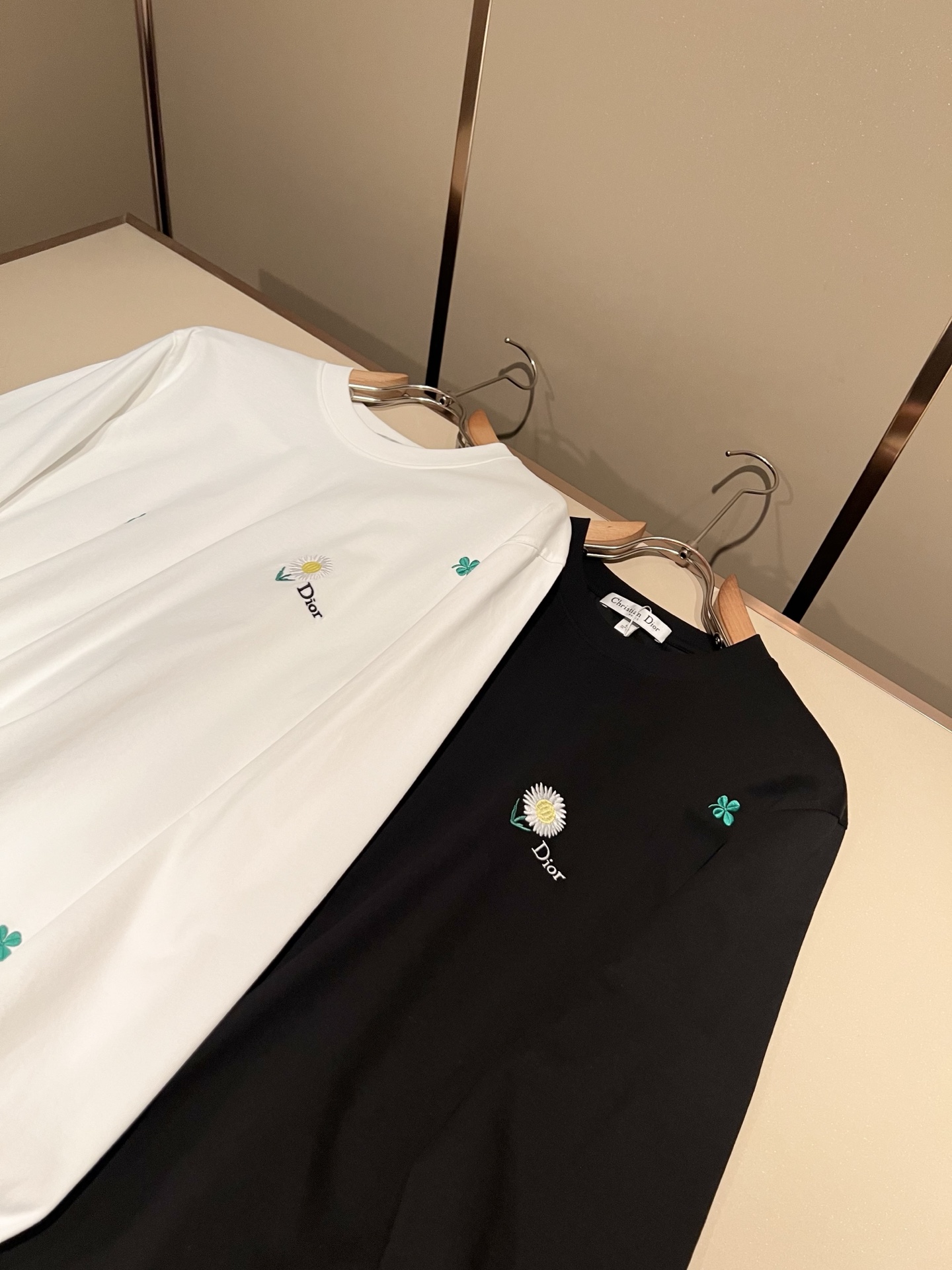 Dio*迪家 2026秋冬新款男女同款👫长袖打底衫，专柜同步发售！定制专属260克纯棉面料，定制原版工艺螺纹，胸前log