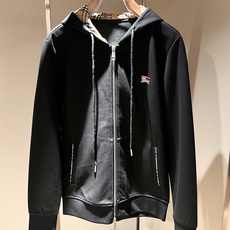 Bur*erry 巴*莉 2026秋冬新款男士休闲套装,品牌最新设计元素!既不单调也不复杂,好处的展现品味!客供顶级纯棉 Bur*erry 巴*莉 2026秋冬新款男士休闲套装,品牌最新设计元素!既不单调也不复杂,好处的展现品味!客供顶级纯棉