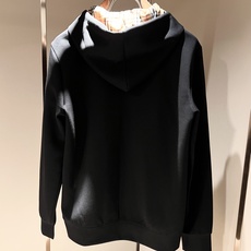 Bur*erry 巴*莉 2026秋冬新款男士休闲套装,品牌最新设计元素!既不单调也不复杂,好处的展现品味!客供顶级纯棉 Bur*erry 巴*莉 2026秋冬新款男士休闲套装,品牌最新设计元素!既不单调也不复杂,好处的展现品味!客供顶级纯棉