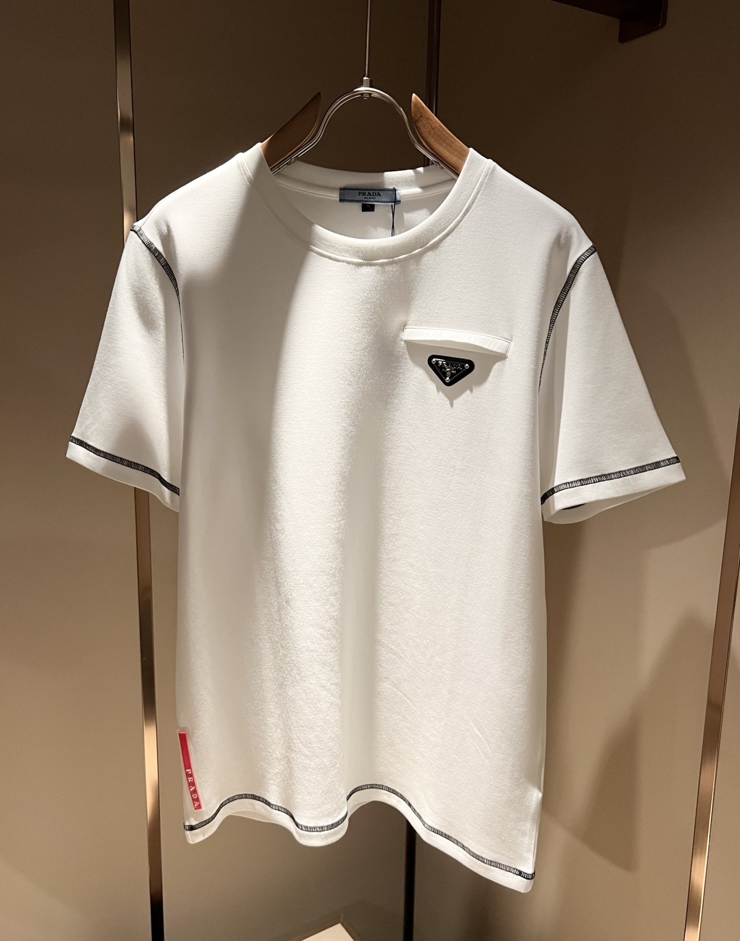 PRAD*A普*达2026秋冬新款男女同款👫短袖打底衫，最新款全网独家首上！！~既经典有时尚百搭，谁不爱啊，将经典再次展