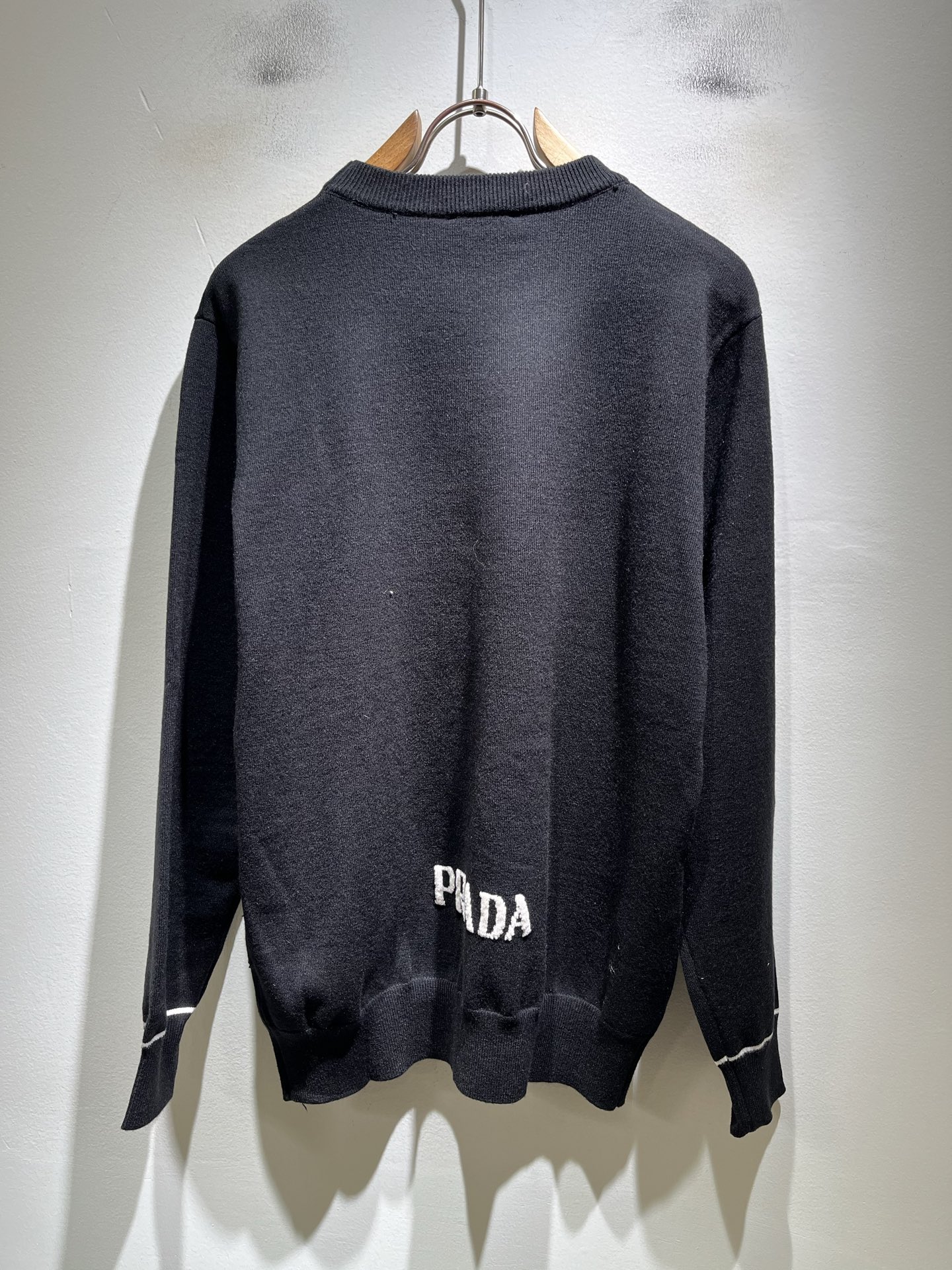 PRAD*A普*达2026秋冬新款男士针织羊毛衫，最新款全网独家首上！！~既经典有时尚百搭，谁不爱啊，将经典再次展现，非