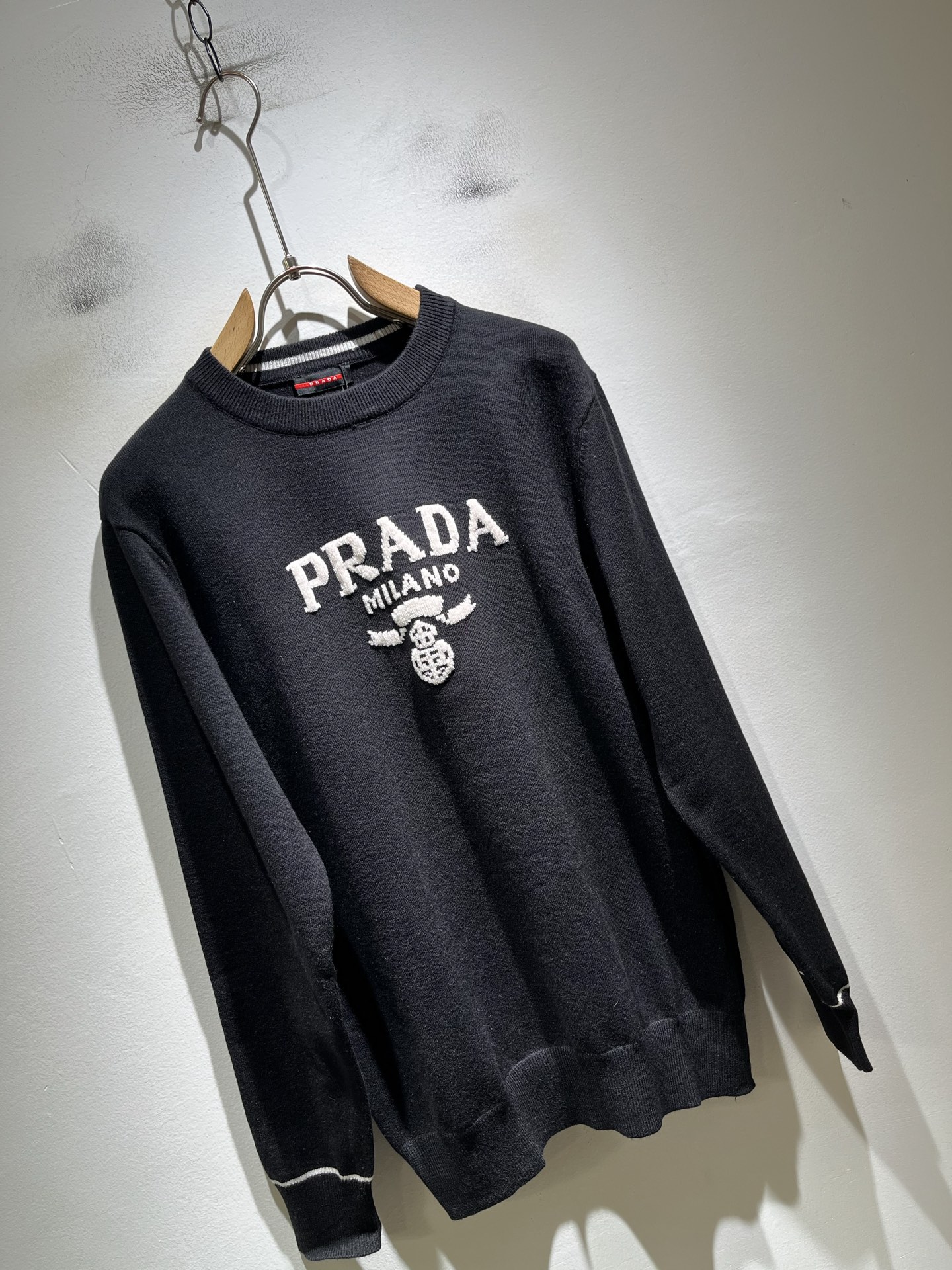 PRAD*A普*达2026秋冬新款男士针织羊毛衫，最新款全网独家首上！！~既经典有时尚百搭，谁不爱啊，将经典再次展现，非