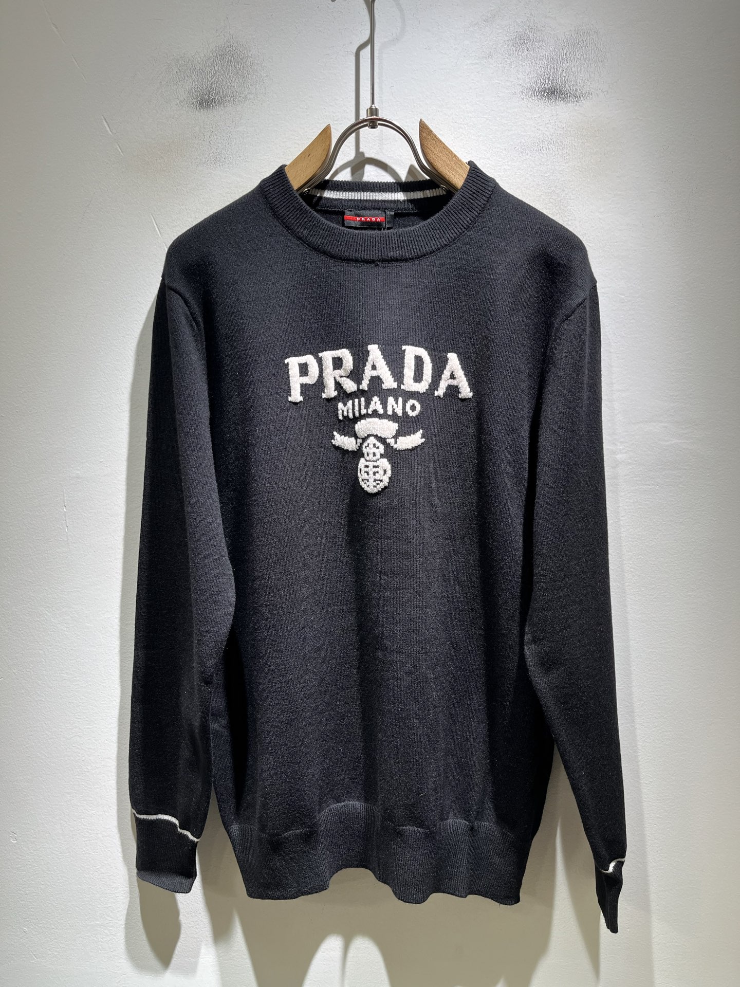 PRAD*A普*达2026秋冬新款男士针织羊毛衫，最新款全网独家首上！！~既经典有时尚百搭，谁不爱啊，将经典再次展现，非