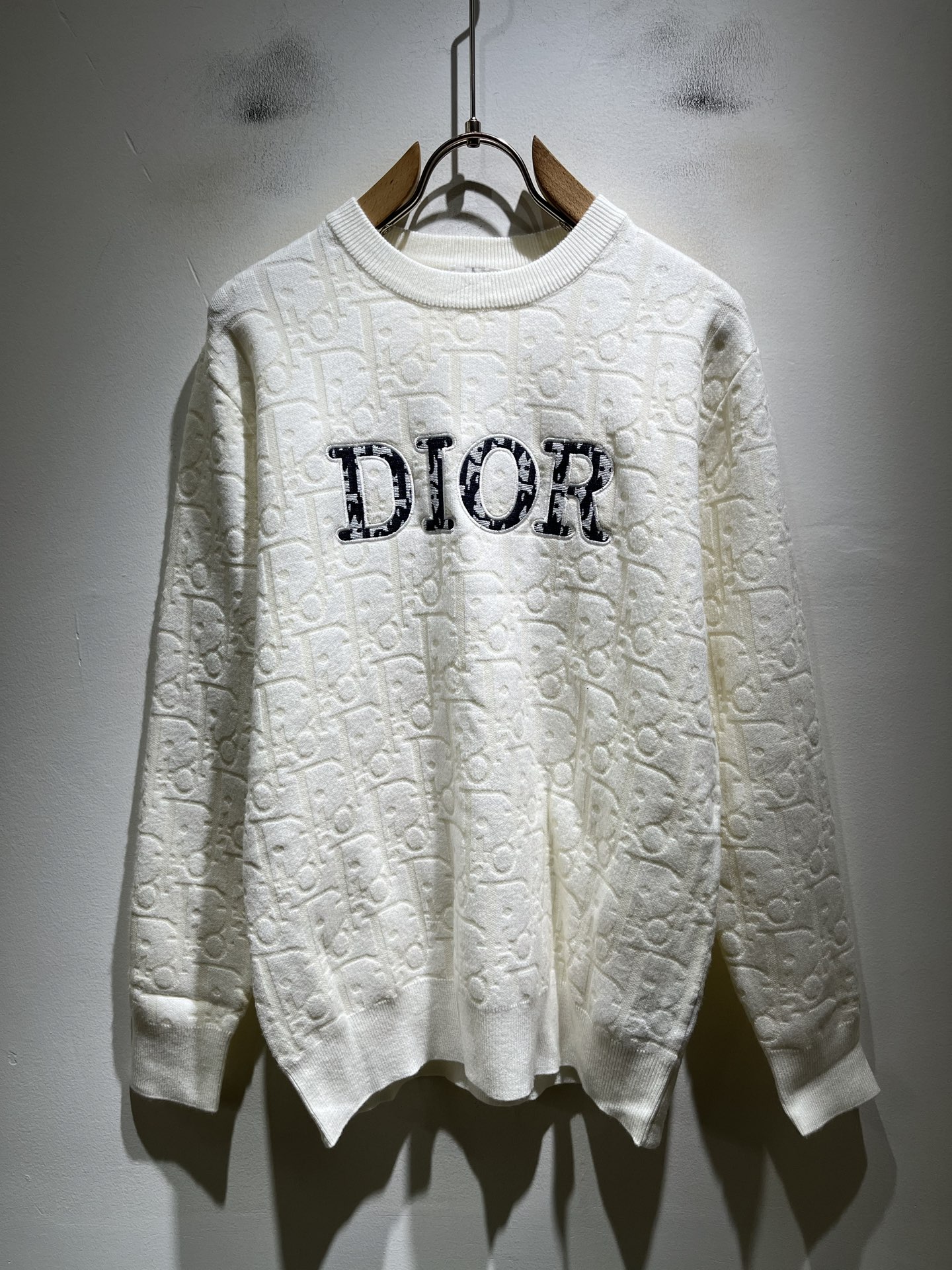 Dio*迪家 2026秋冬新款男女同款👫针织羊毛衫，专柜同步发售！定制专属羊毛🐑面料，从容百搭，档次极高，完美融入时尚还