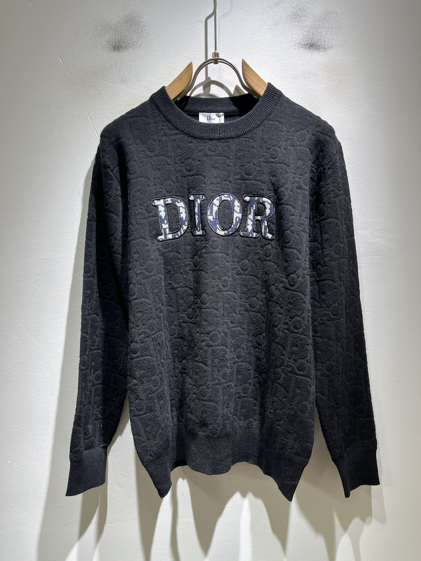 Dio*迪家 2026秋冬新款男女同款👫针织羊毛衫，专柜同步发售！定制专属羊毛🐑面料，从容百搭，档次极高，完美融入时尚还