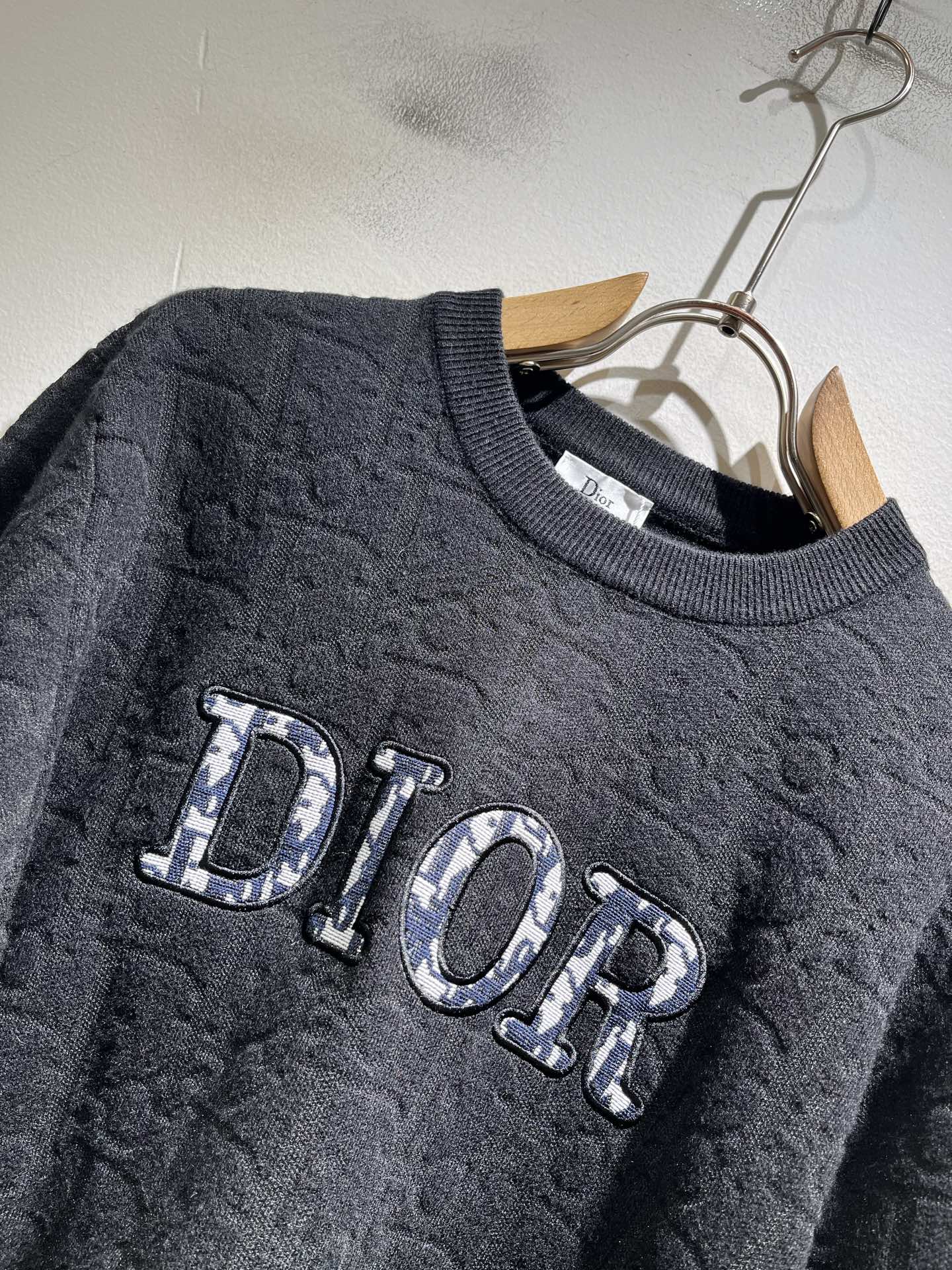 Dio*迪家 2026秋冬新款男女同款👫针织羊毛衫，专柜同步发售！定制专属羊毛🐑面料，从容百搭，档次极高，完美融入时尚还