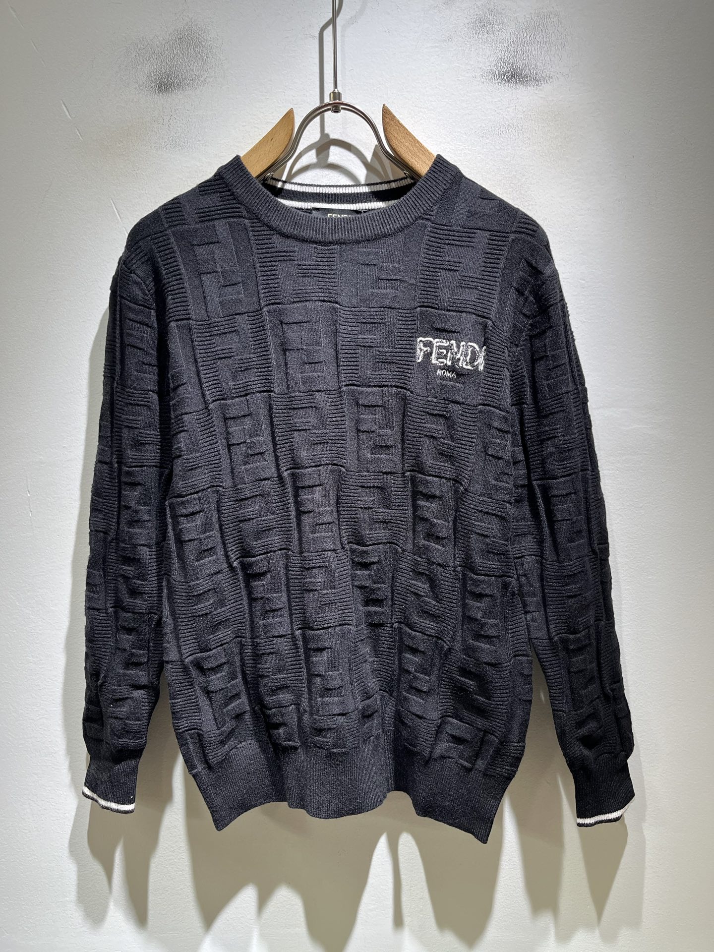 FEN*I 芬*迪 2026秋冬新款FD家族男女同款针织羊毛衫，男女同款👫百搭。意大利原厂订单，FD家族人气单品，代表性
