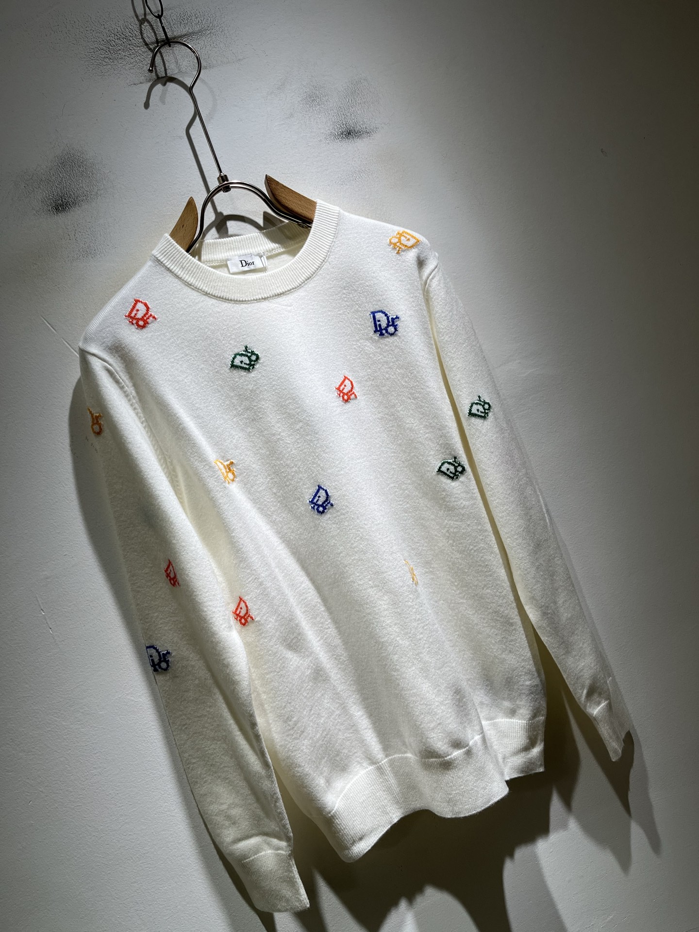 Dio*迪家 2026秋冬新款男女同款👫针织羊毛衫，专柜同步发售！定制专属羊毛🐑面料，从容百搭，档次极高，完美融入时尚还