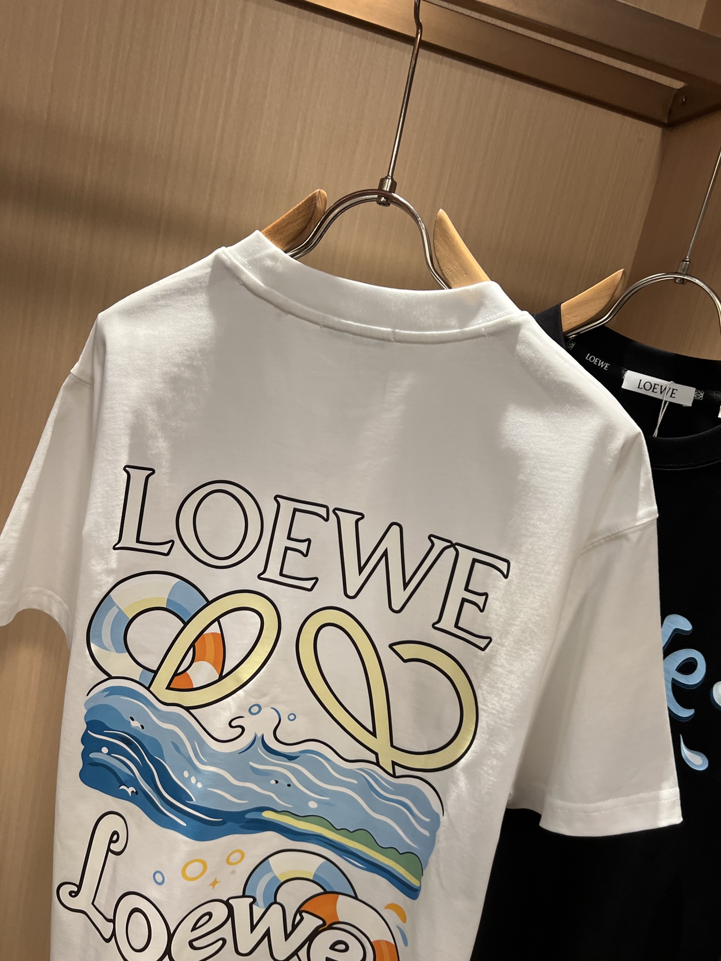 LOE*WE罗*威 2026春夏新款男女同款👫短袖T恤,意大利原厂订单渠道,极具个性高级风,标志logo图案印花工艺设计 LOE*WE罗*威 2026春夏新款男女同款👫短袖T恤,意大利原厂订单渠道,极具个性高级风,标志logo图案印花工艺设计