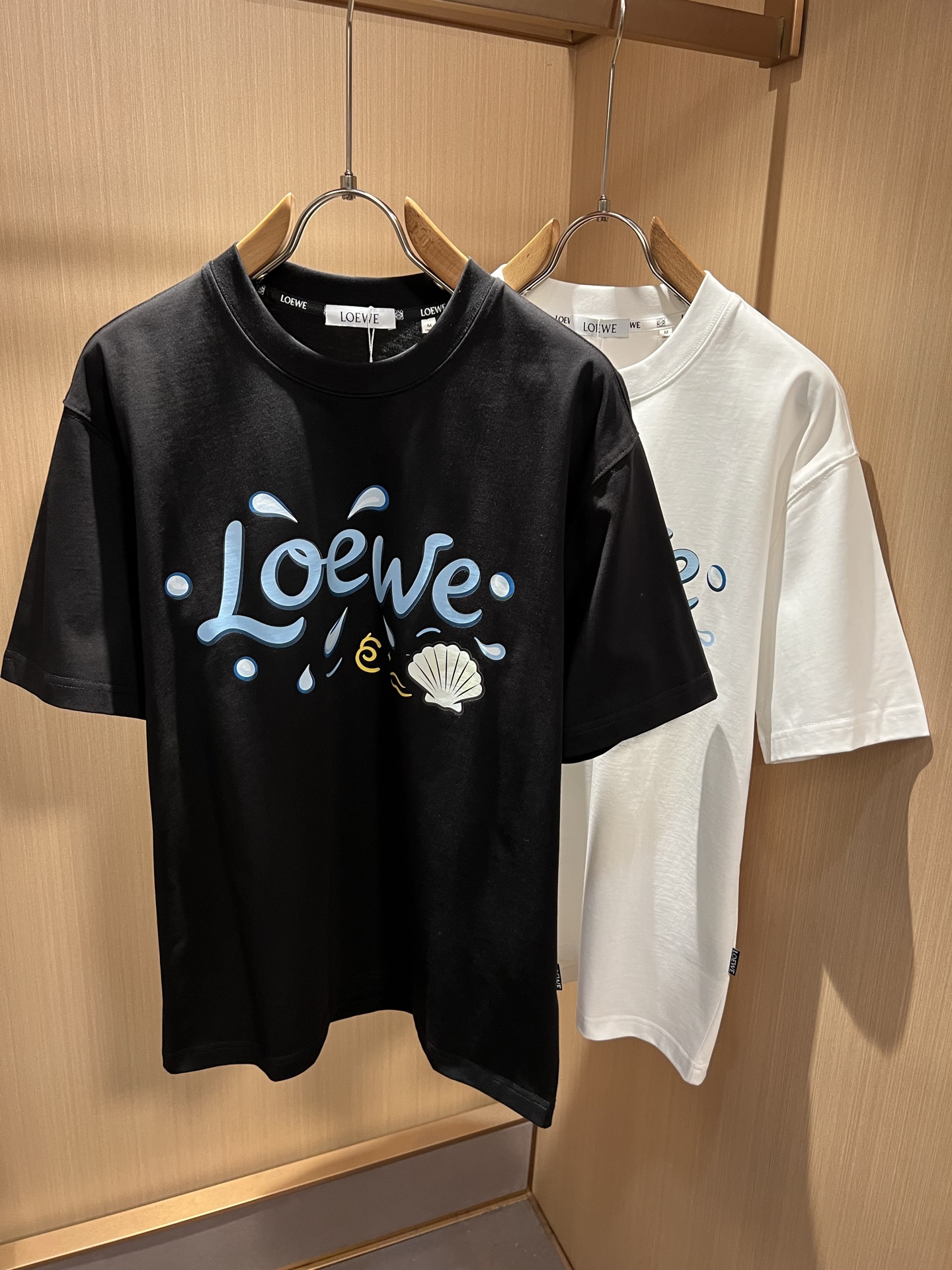LOE*WE罗*威 2026春夏新款男女同款👫短袖T恤，意大利原厂订单渠道，极具个性高级风，标志logo图案印花工艺设计