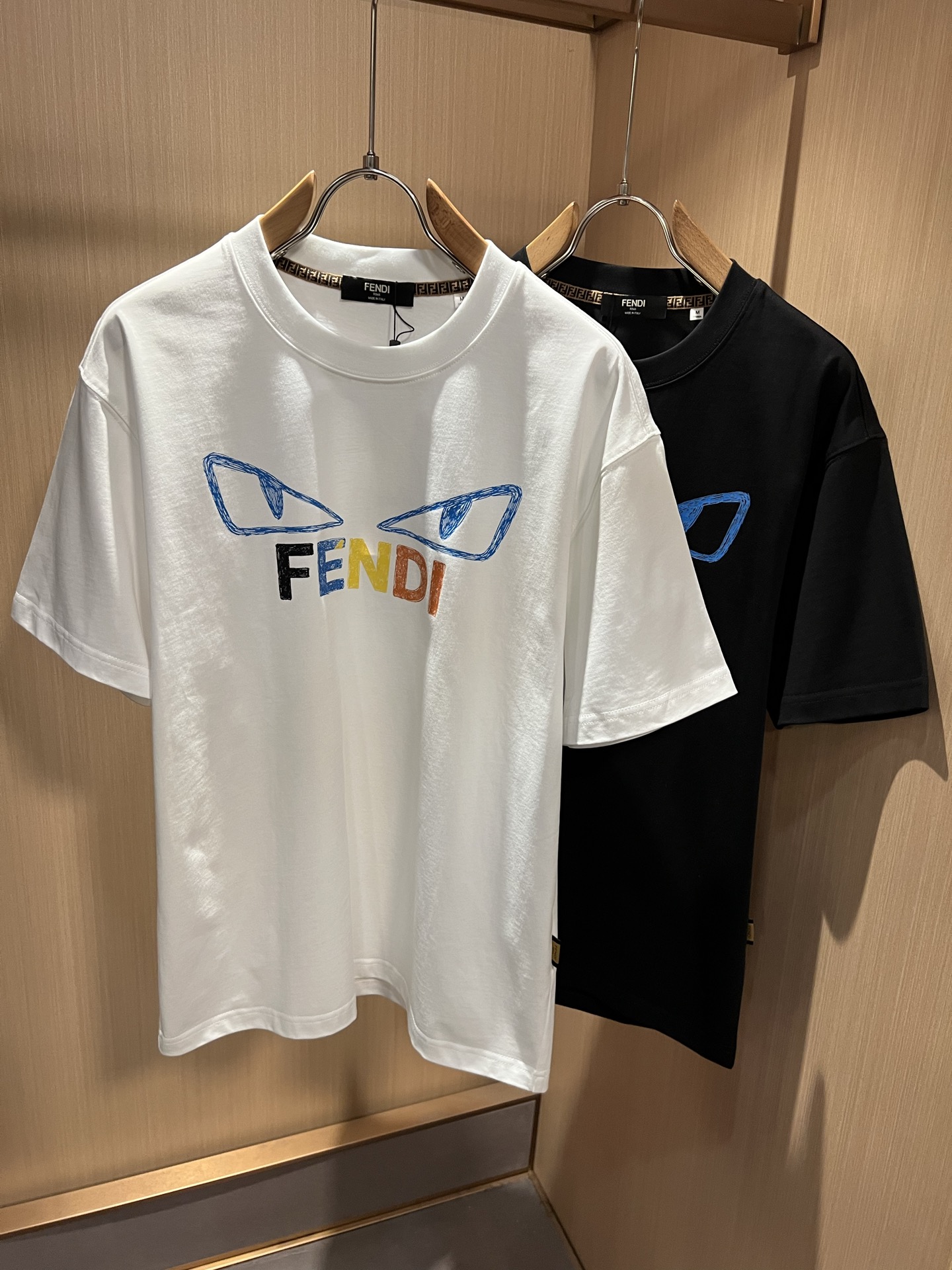 FEN*I 芬*迪2026春夏新款FD家族FF男女同款👫T恤,男女同款👫百搭极简短袖。意大利原厂订单,FD家族人气单品, FEN*I 芬*迪2026春夏新款FD家族FF男女同款👫T恤,男女同款👫百搭极简短袖。意大利原厂订单,FD家族人气单品,