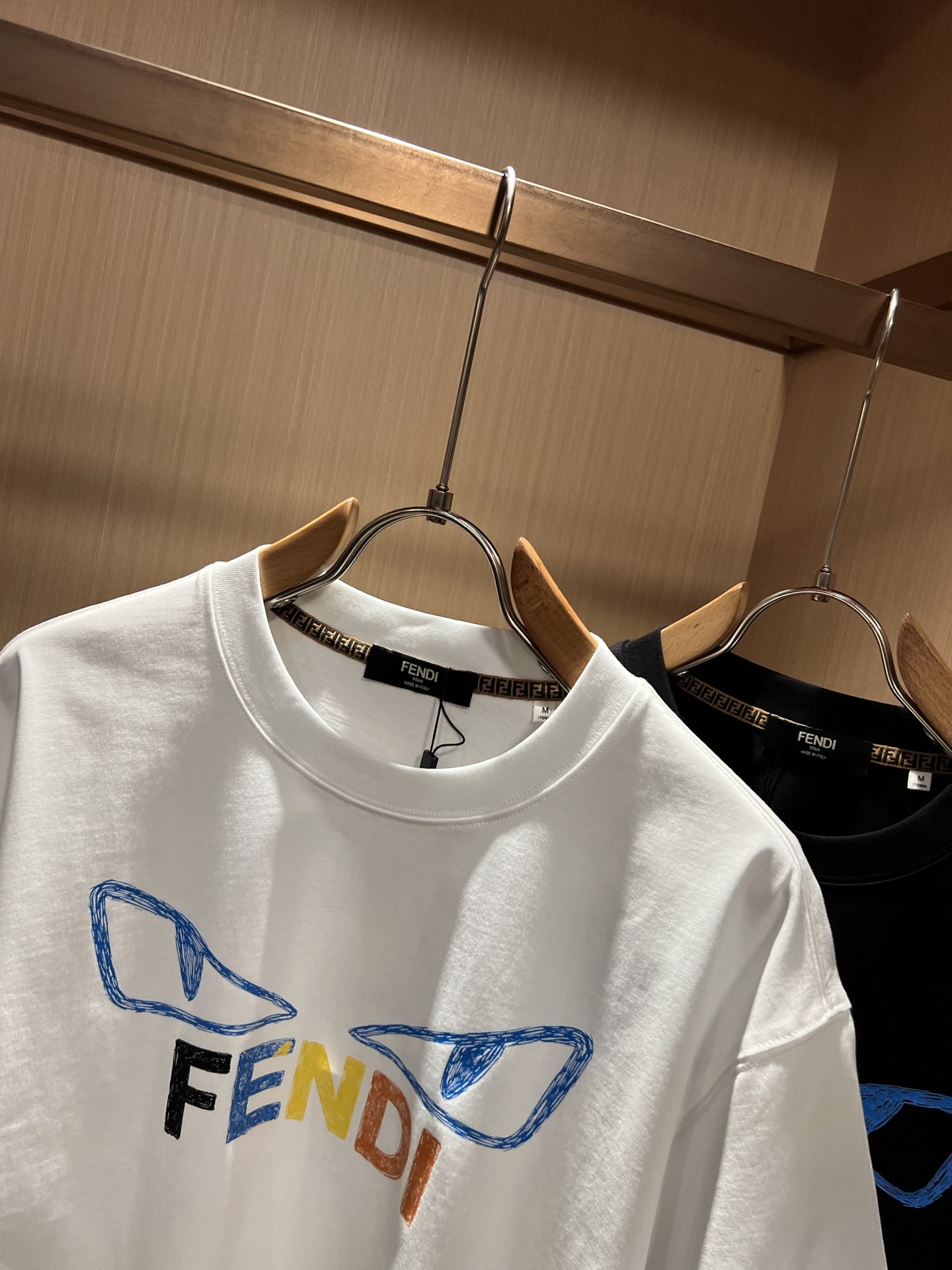 FEN*I 芬*迪2026春夏新款FD家族FF男女同款👫T恤,男女同款👫百搭极简短袖。意大利原厂订单,FD家族人气单品, FEN*I 芬*迪2026春夏新款FD家族FF男女同款👫T恤,男女同款👫百搭极简短袖。意大利原厂订单,FD家族人气单品,