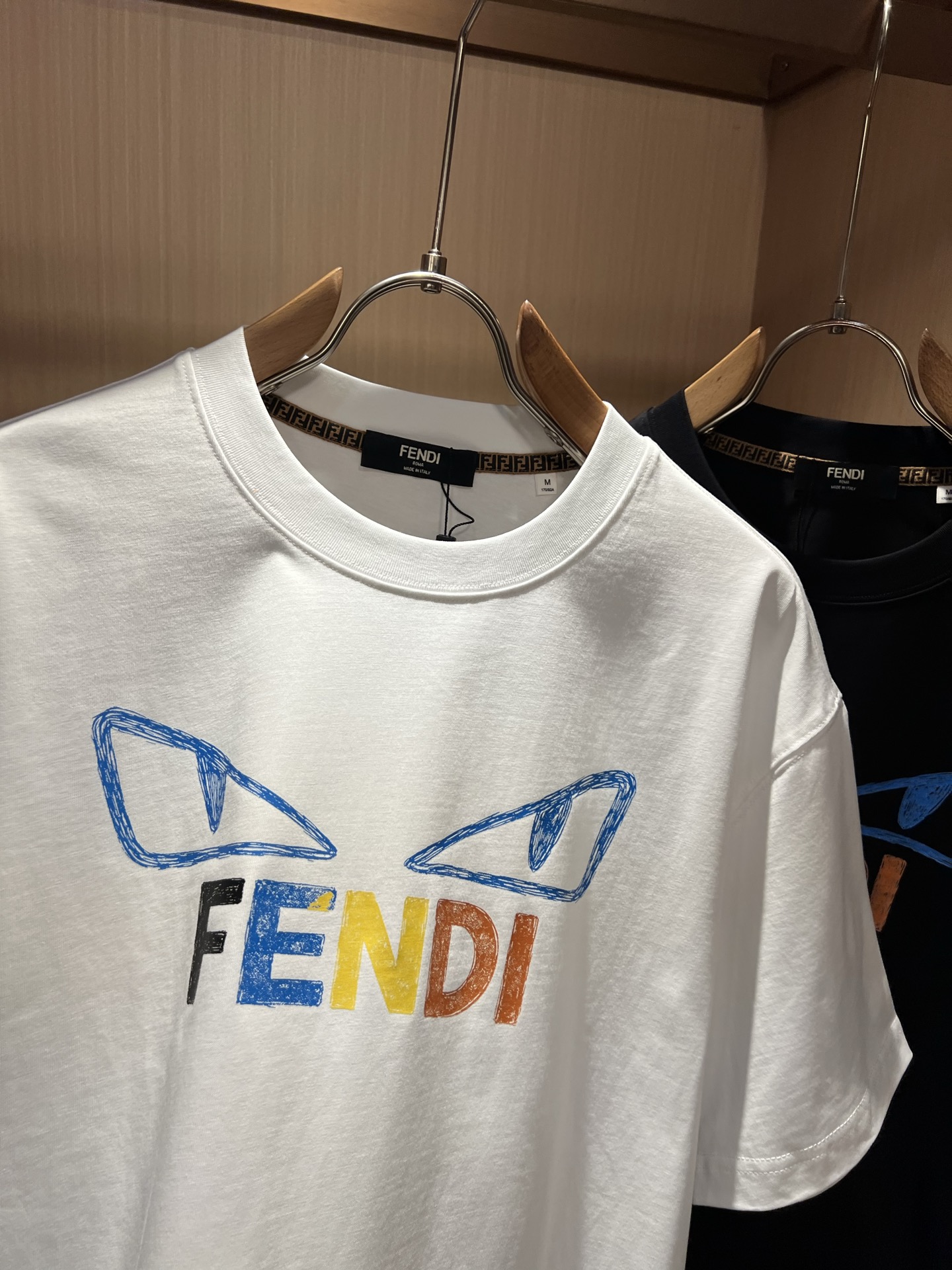 FEN*I 芬*迪2026春夏新款FD家族FF男女同款👫T恤,男女同款👫百搭极简短袖。意大利原厂订单,FD家族人气单品, FEN*I 芬*迪2026春夏新款FD家族FF男女同款👫T恤,男女同款👫百搭极简短袖。意大利原厂订单,FD家族人气单品,
