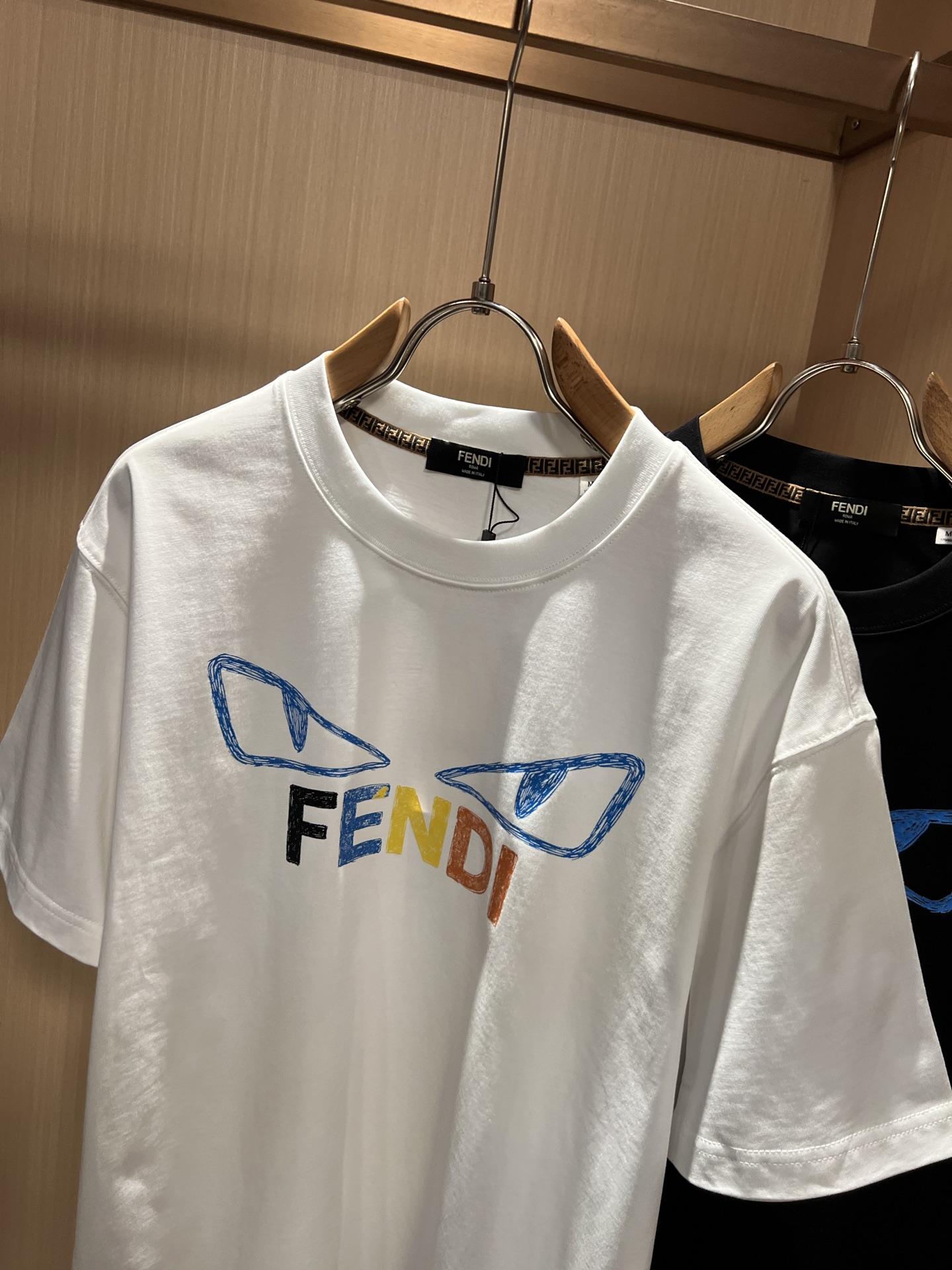 FEN*I 芬*迪2026春夏新款FD家族FF男女同款👫T恤,男女同款👫百搭极简短袖。意大利原厂订单,FD家族人气单品, FEN*I 芬*迪2026春夏新款FD家族FF男女同款👫T恤,男女同款👫百搭极简短袖。意大利原厂订单,FD家族人气单品,