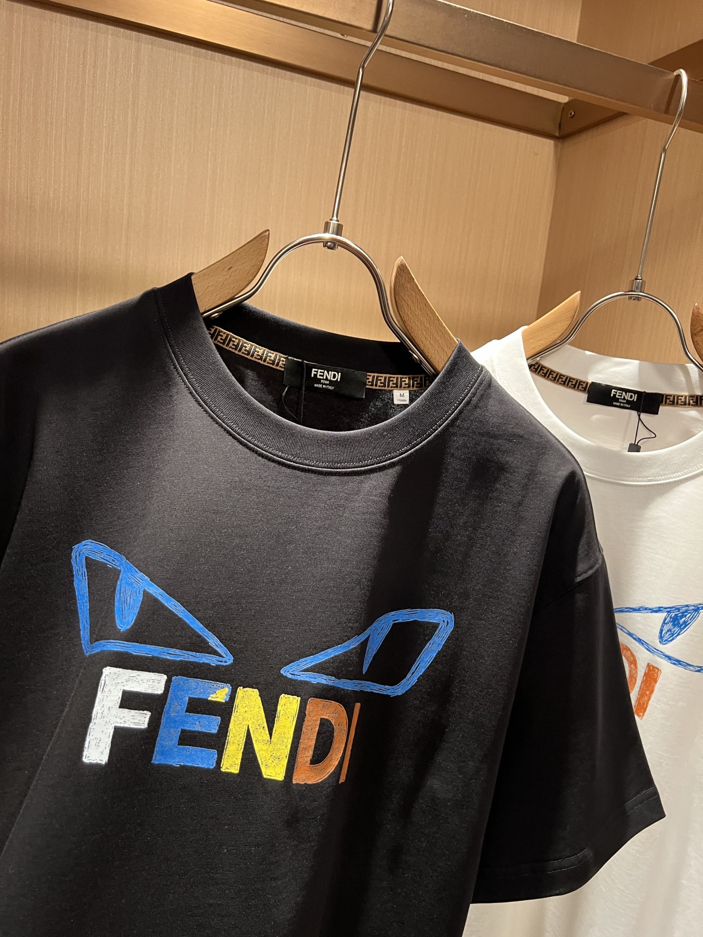 FEN*I 芬*迪2026春夏新款FD家族FF男女同款👫T恤,男女同款👫百搭极简短袖。意大利原厂订单,FD家族人气单品, FEN*I 芬*迪2026春夏新款FD家族FF男女同款👫T恤,男女同款👫百搭极简短袖。意大利原厂订单,FD家族人气单品,