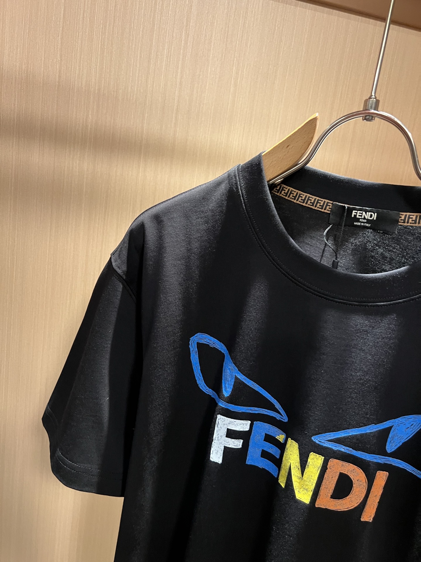 FEN*I 芬*迪2026春夏新款FD家族FF男女同款👫T恤,男女同款👫百搭极简短袖。意大利原厂订单,FD家族人气单品, FEN*I 芬*迪2026春夏新款FD家族FF男女同款👫T恤,男女同款👫百搭极简短袖。意大利原厂订单,FD家族人气单品,