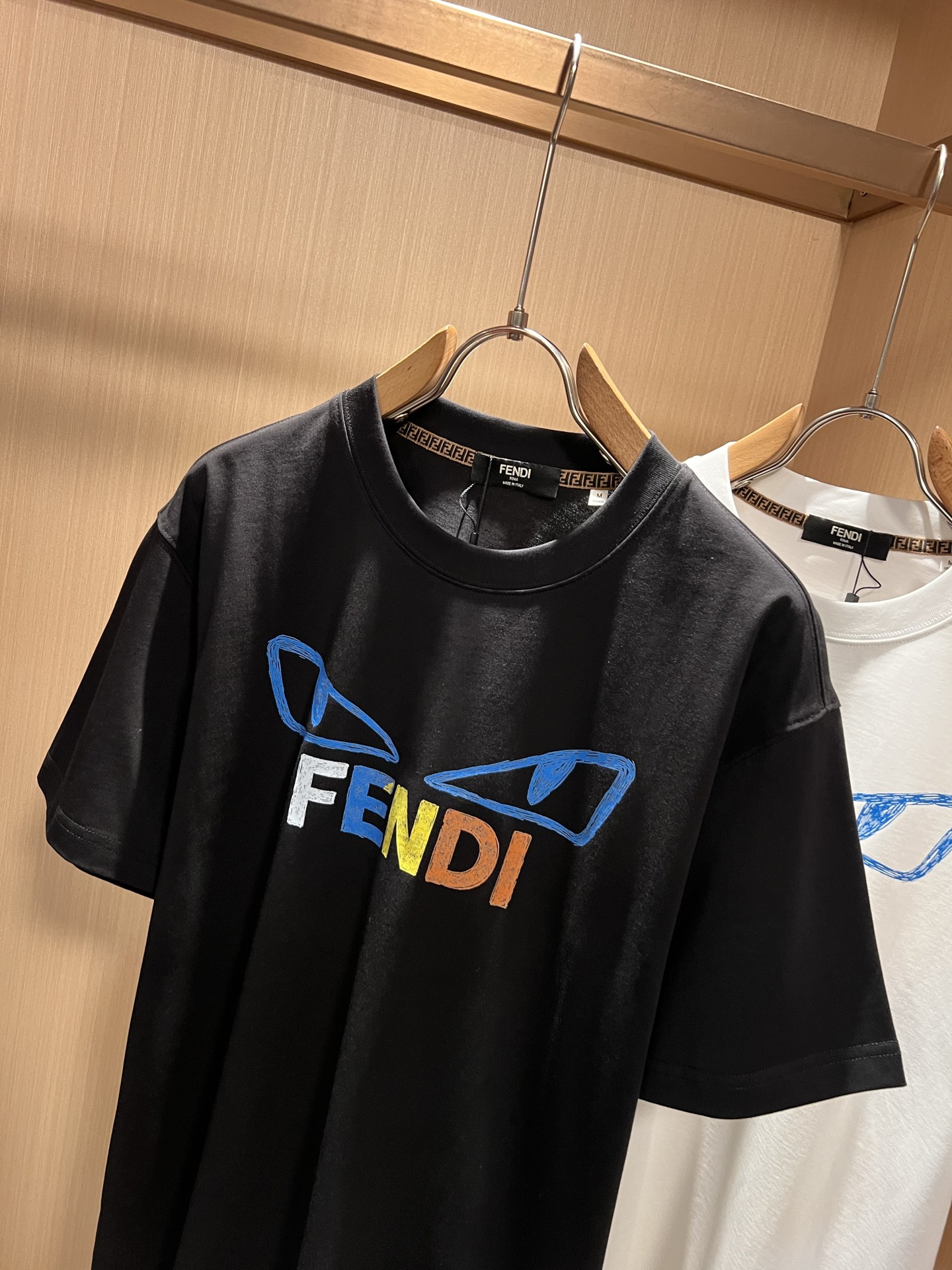 FEN*I 芬*迪2026春夏新款FD家族FF男女同款👫T恤,男女同款👫百搭极简短袖。意大利原厂订单,FD家族人气单品, FEN*I 芬*迪2026春夏新款FD家族FF男女同款👫T恤,男女同款👫百搭极简短袖。意大利原厂订单,FD家族人气单品,