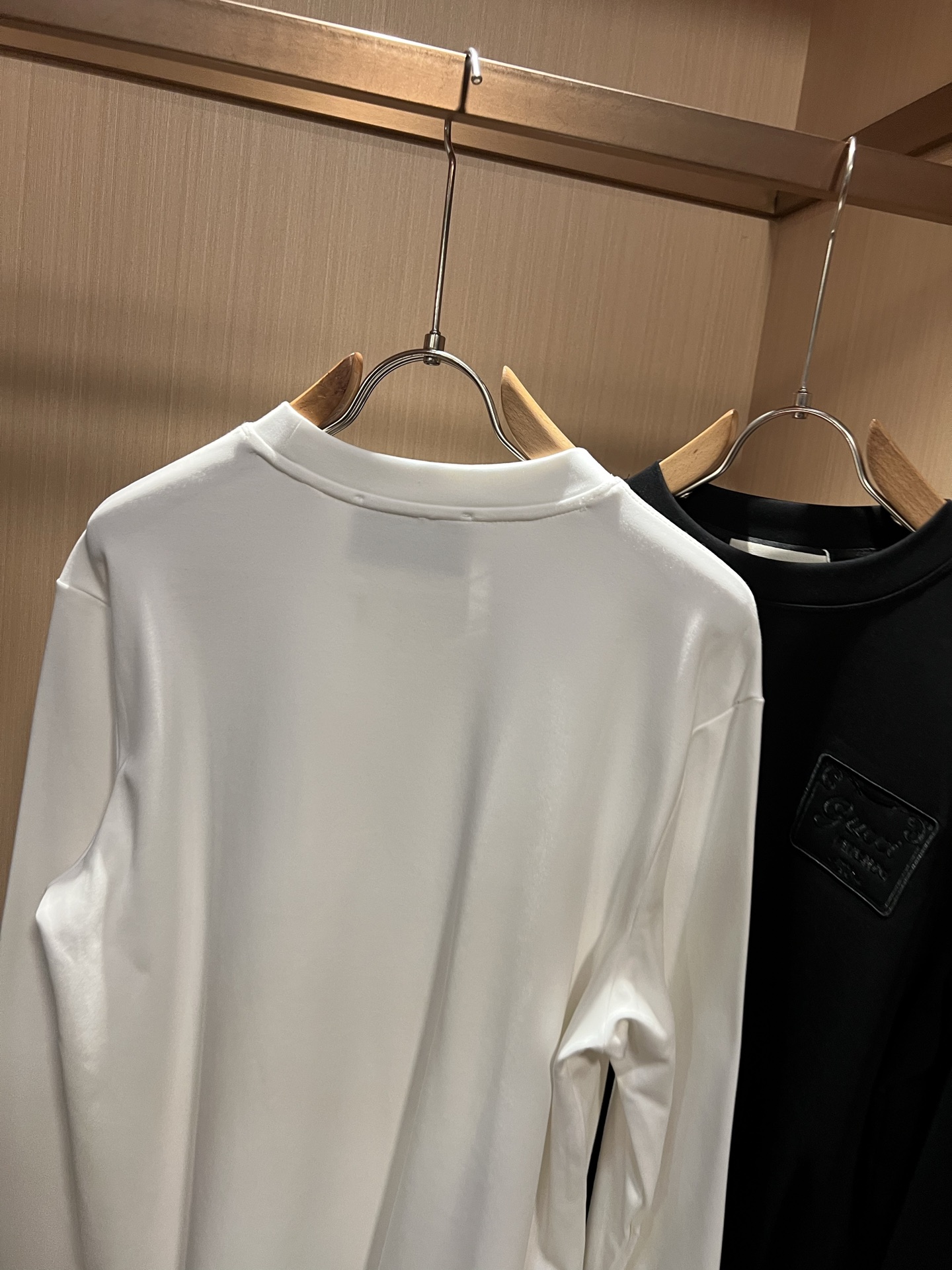 Gucc*古家 2026秋冬新款男女同情侣款👫休闲宽松棉质圆领长袖打底衫！贸易公司渠道稀出，同步官网发售 ！     2