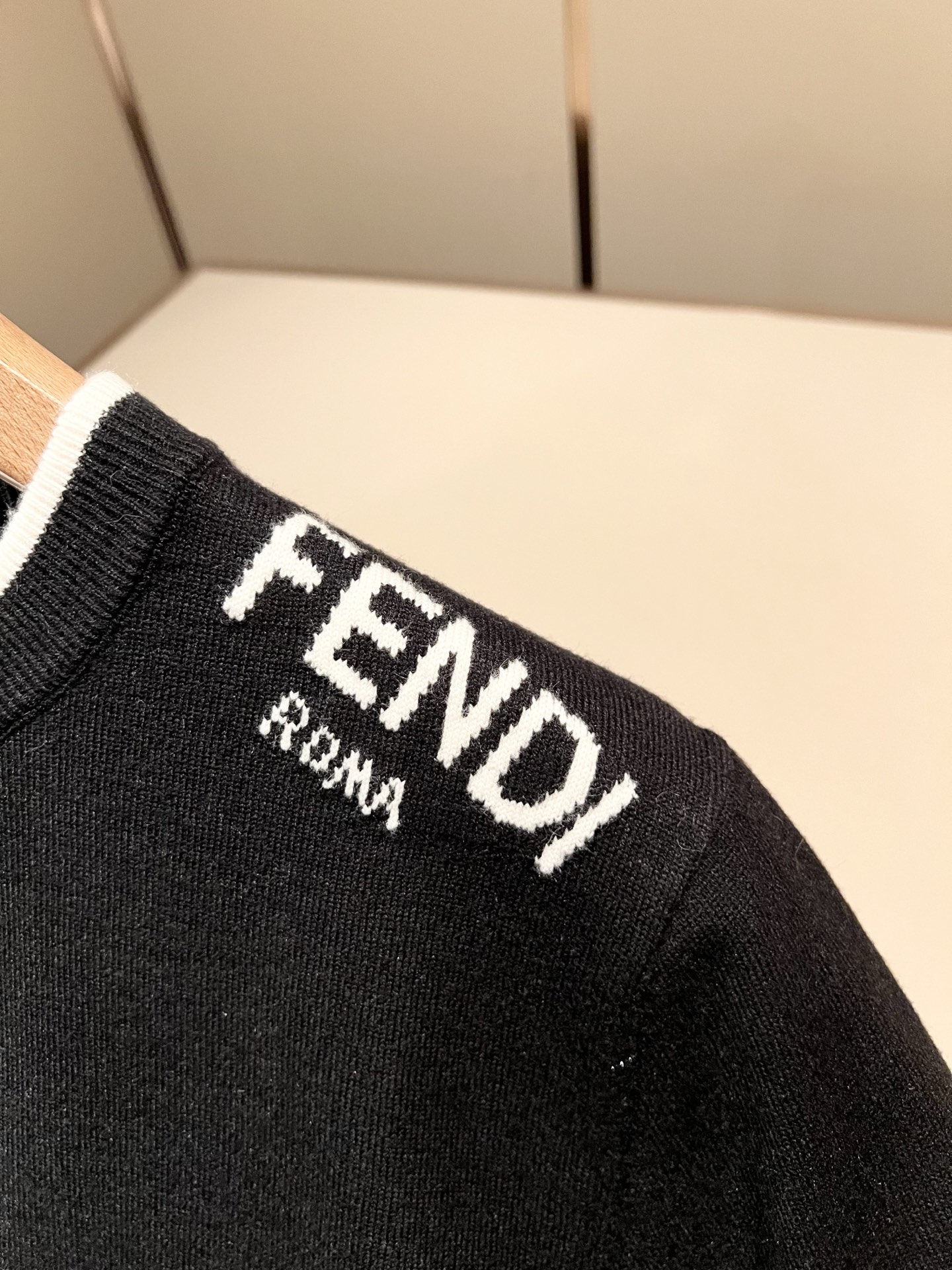 FEN*I 芬*迪 2026秋冬新款FD家族男女同款针织羊毛衫，男女同款👫百搭。意大利原厂订单，FD家族人气单品，代表性