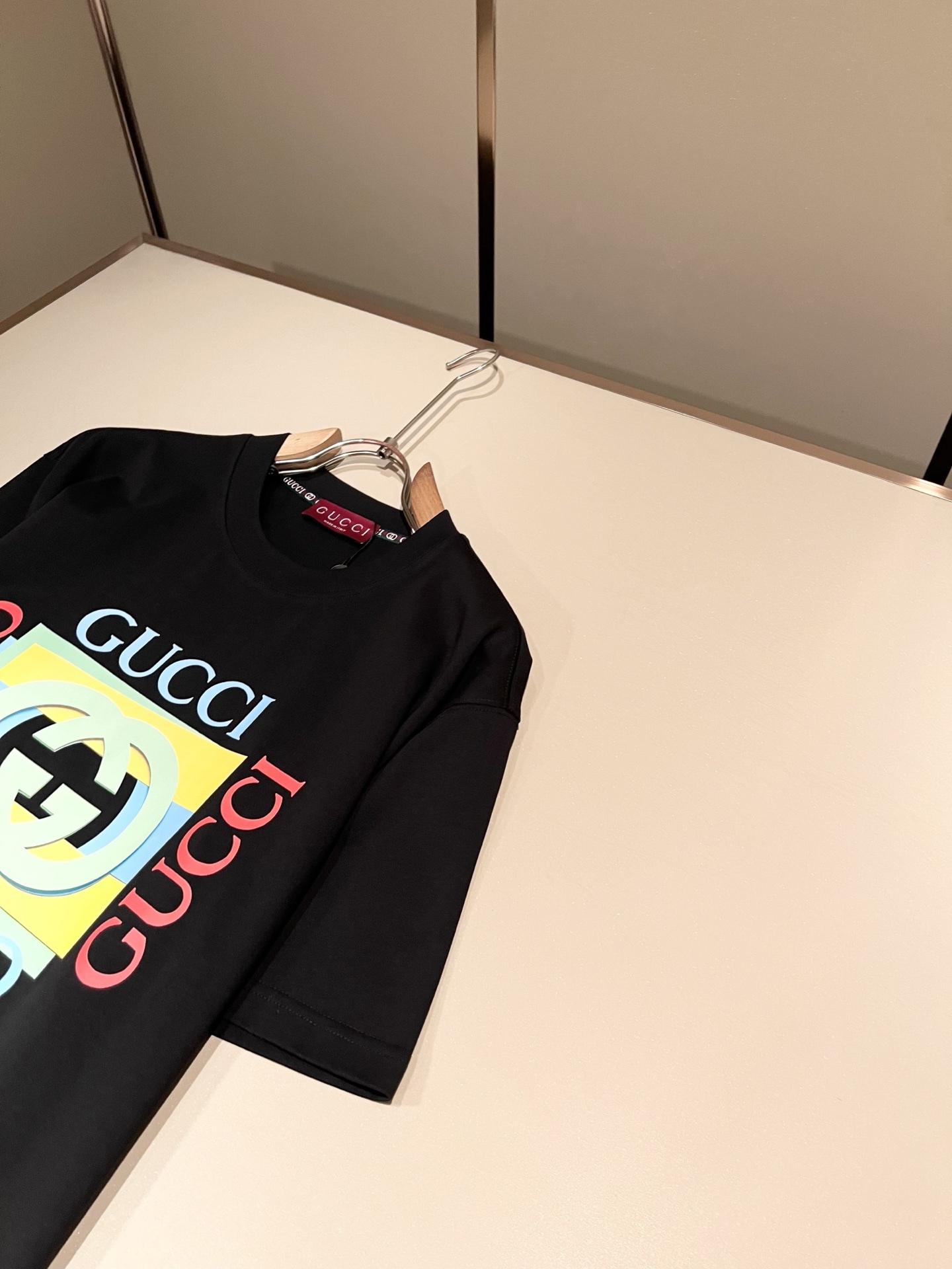Gucc*古家 2026春夏新款男女同情侣款👫休闲宽松棉质圆领短袖T恤衫！贸易公司渠道稀出，同步官网发售 ！     2