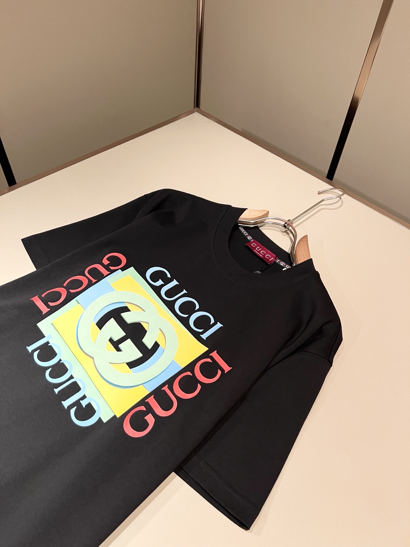 Gucc*古家 2026春夏新款男女同情侣款👫休闲宽松棉质圆领短袖T恤衫！贸易公司渠道稀出，同步官网发售 ！     2