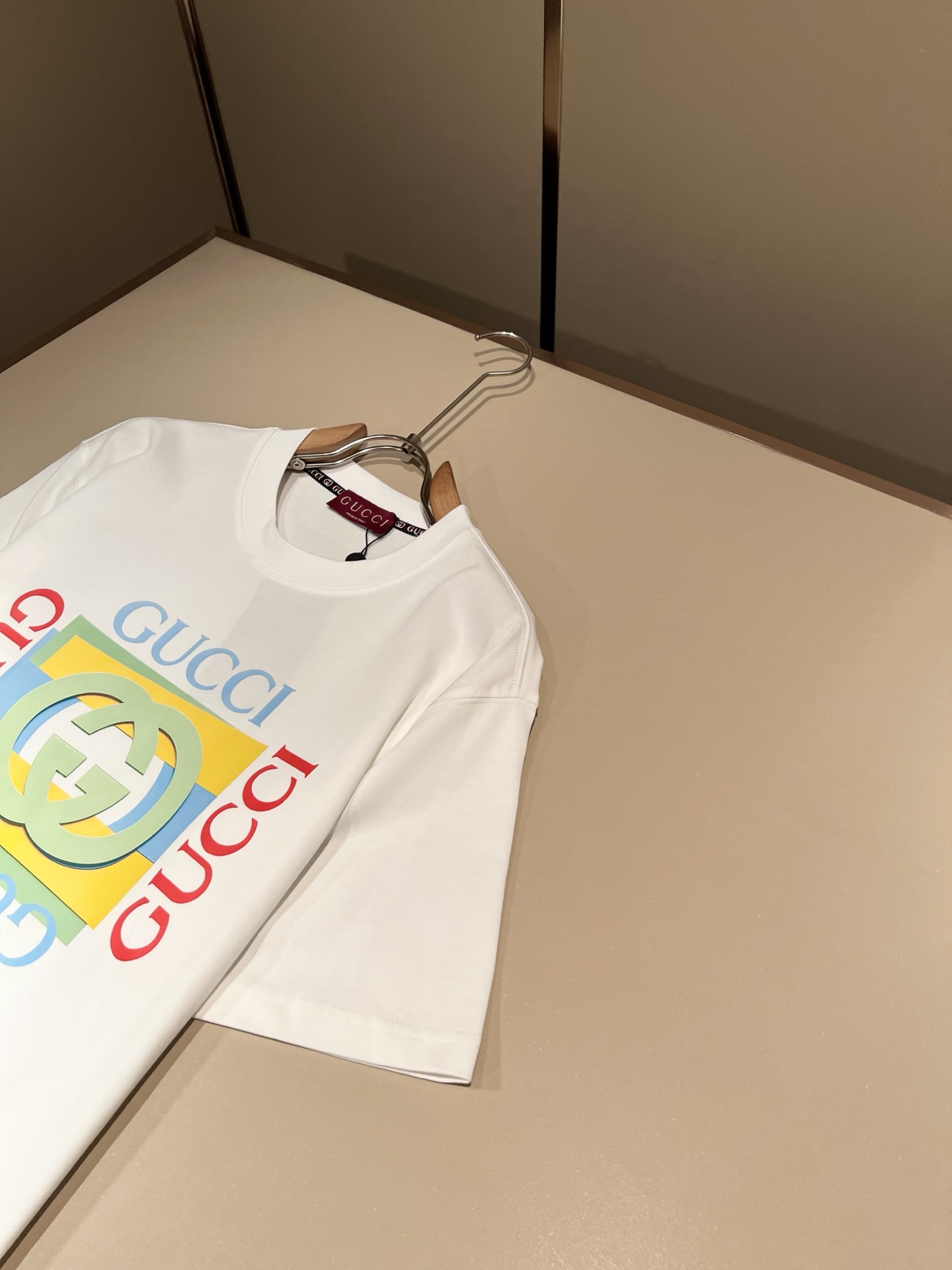 Gucc*古家 2026春夏新款男女同情侣款👫休闲宽松棉质圆领短袖T恤衫！贸易公司渠道稀出，同步官网发售 ！     2