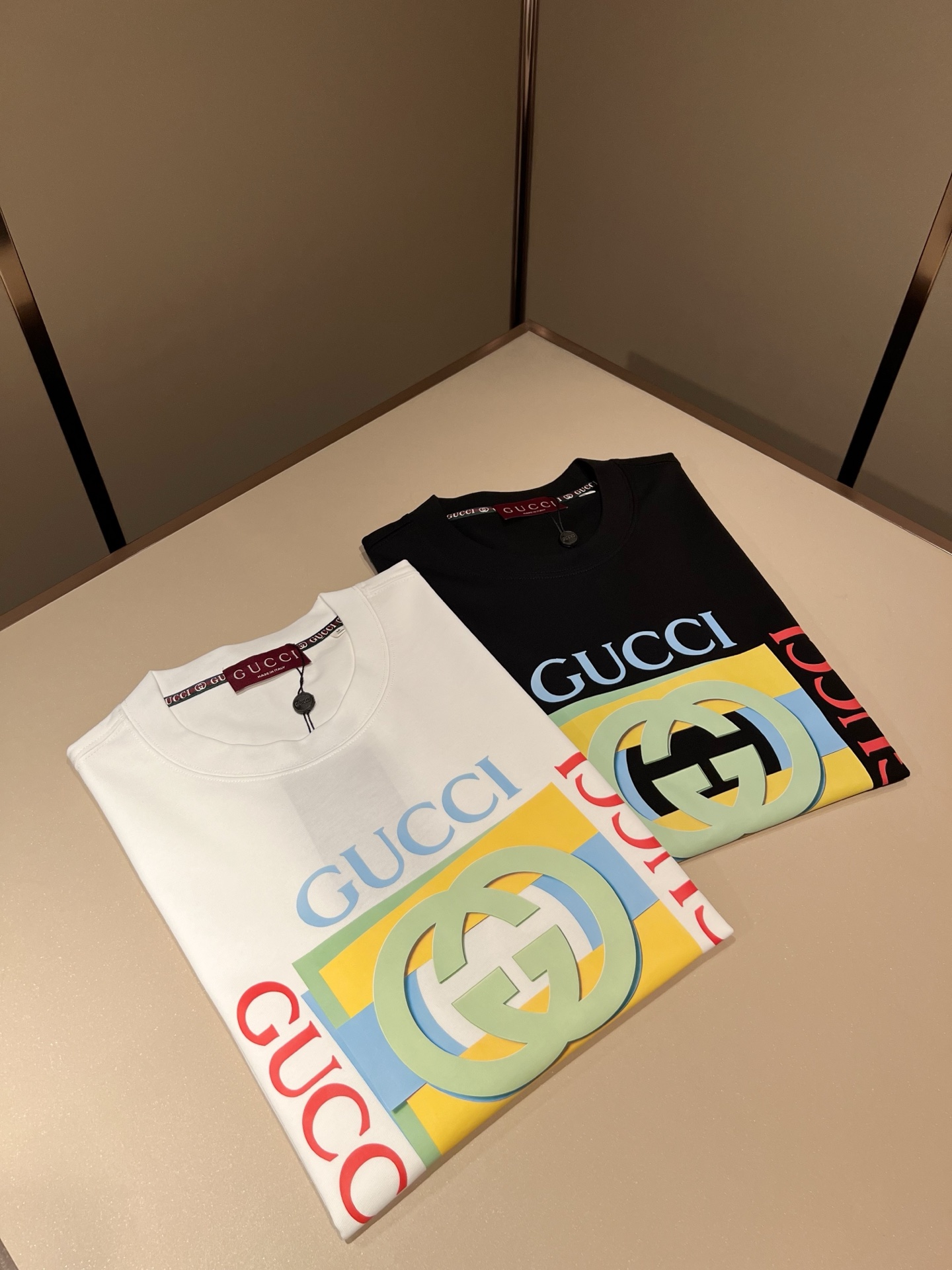 Gucc*古家 2026春夏新款男女同情侣款👫休闲宽松棉质圆领短袖T恤衫！贸易公司渠道稀出，同步官网发售 ！     2