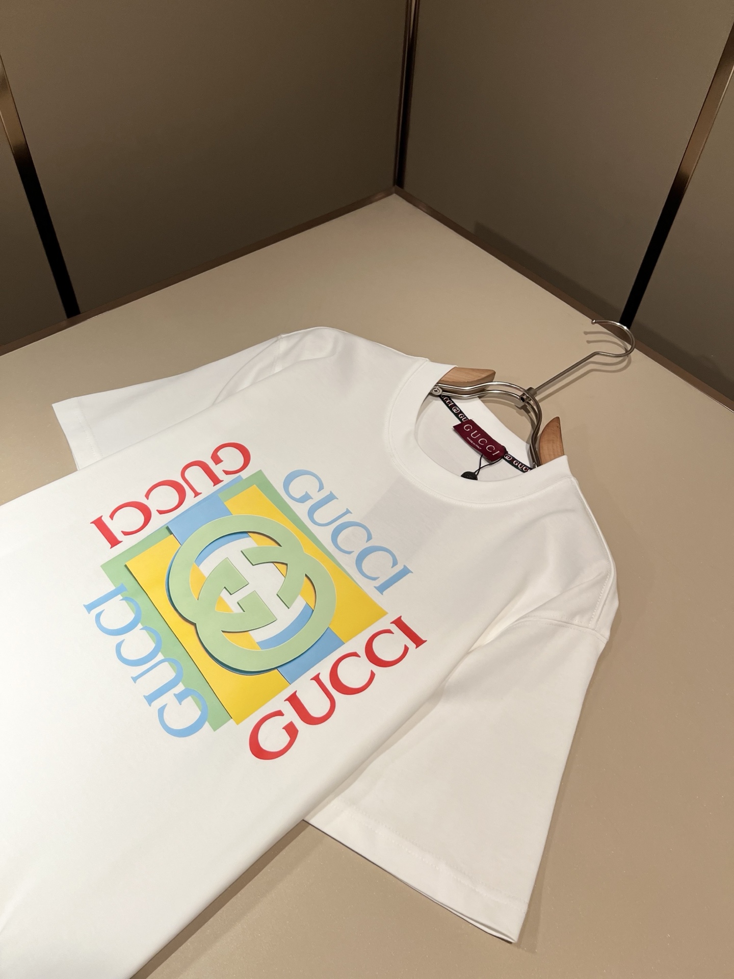 Gucc*古家 2026春夏新款男女同情侣款👫休闲宽松棉质圆领短袖T恤衫！贸易公司渠道稀出，同步官网发售 ！     2