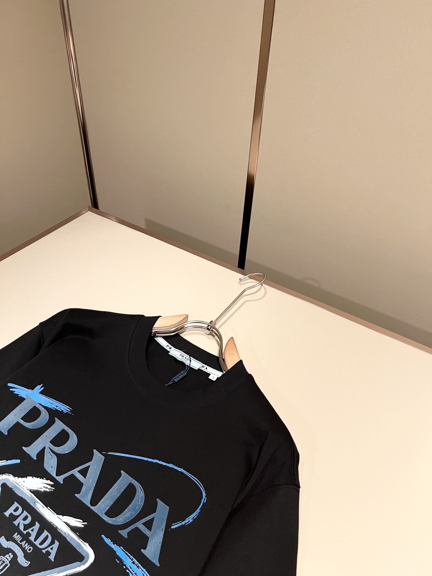 PRAD*A普*达2026春夏新款男女同款👫短袖T恤，最新款全网独家首上！！~既经典有时尚百搭，谁不爱啊，将经典再次展现