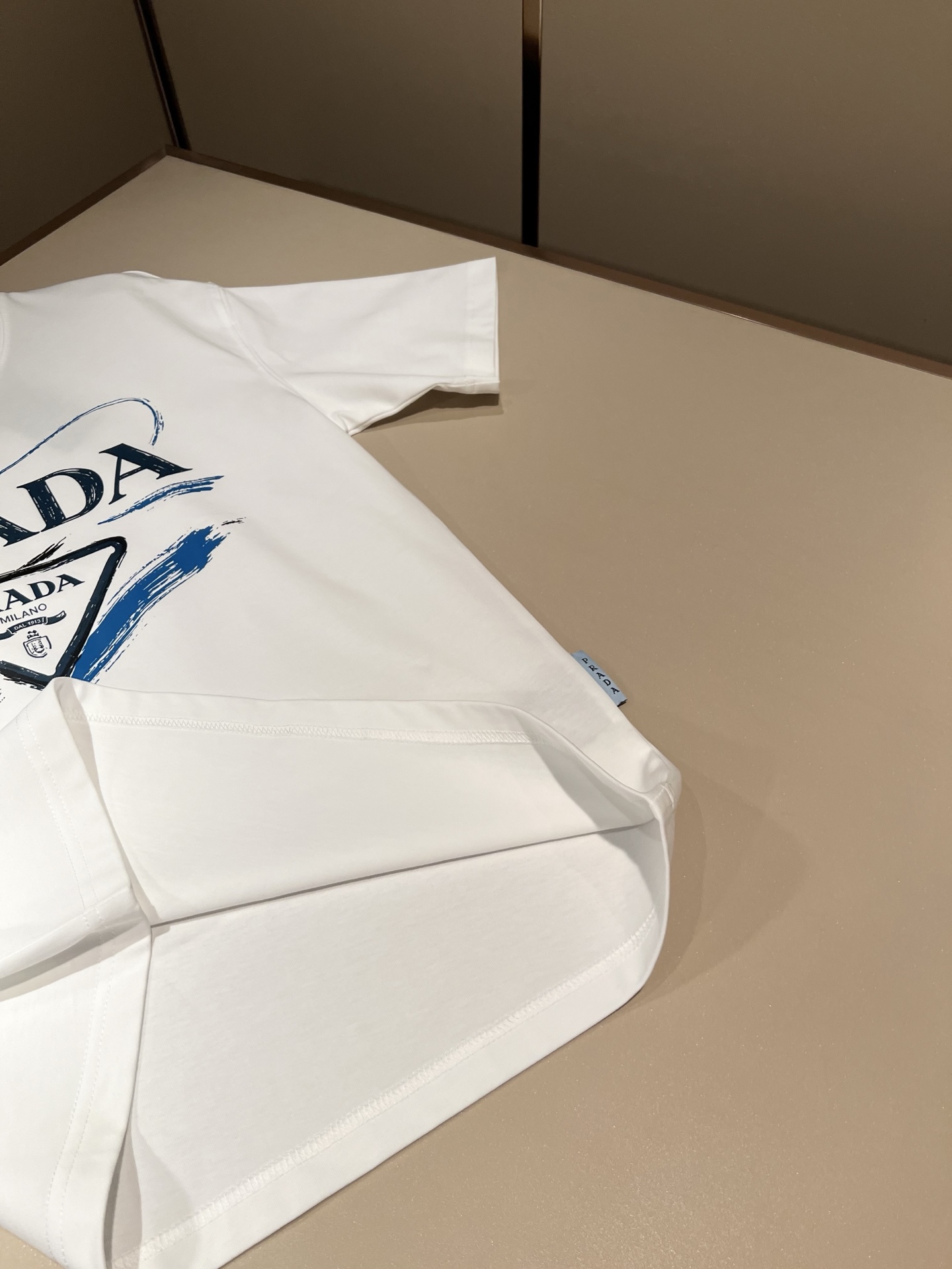PRAD*A普*达2026春夏新款男女同款👫短袖T恤，最新款全网独家首上！！~既经典有时尚百搭，谁不爱啊，将经典再次展现