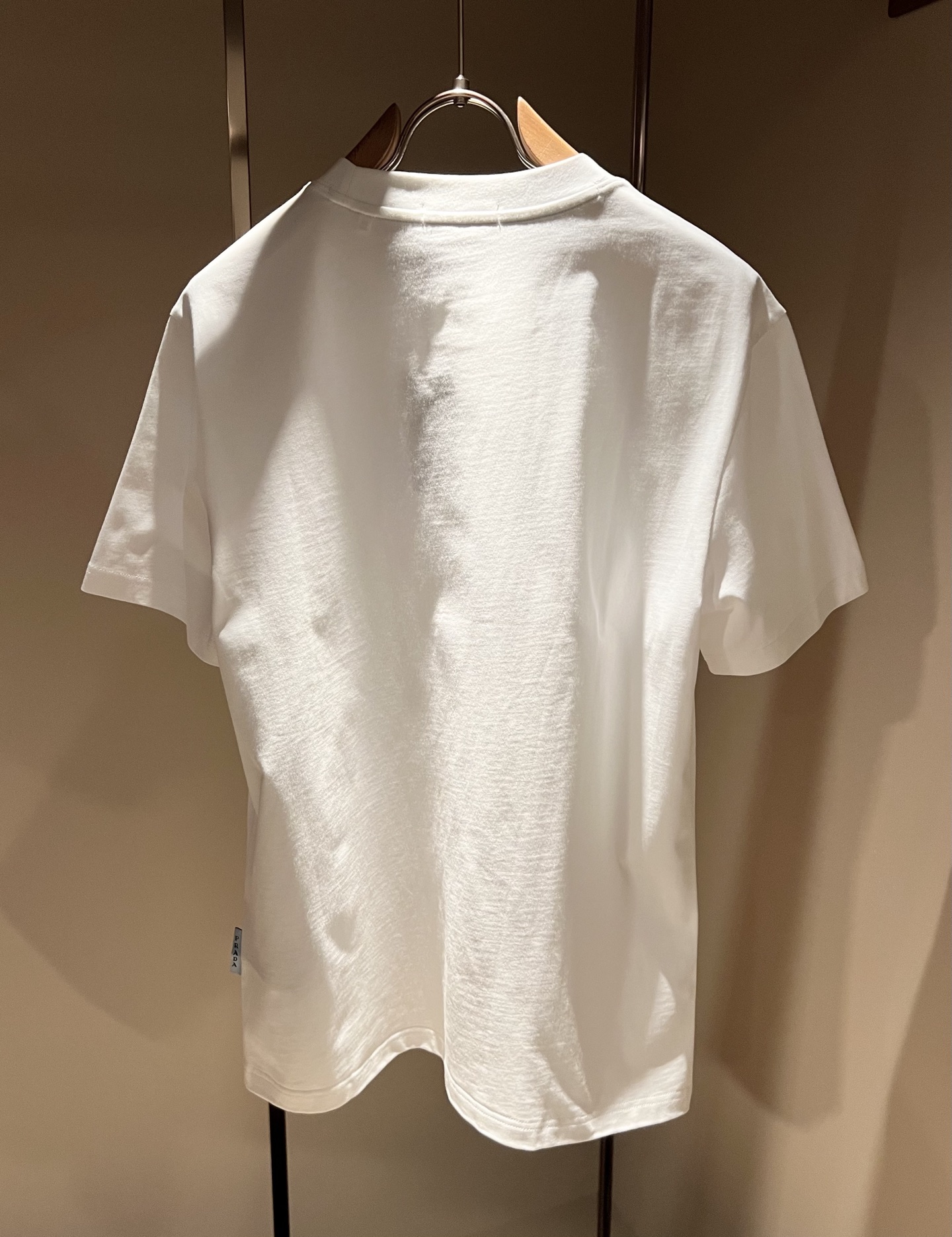 PRAD*A普*达2026春夏新款男女同款👫短袖T恤，最新款全网独家首上！！~既经典有时尚百搭，谁不爱啊，将经典再次展现