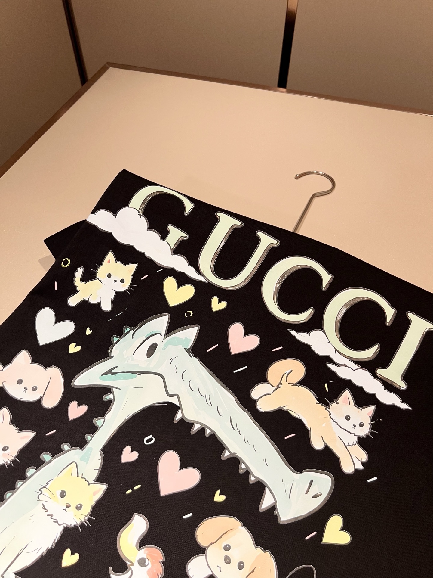 Gucc*古家 2026春夏新款男女同情侣款👫休闲宽松棉质圆领短袖T恤衫！贸易公司渠道稀出，同步官网发售 ！     2