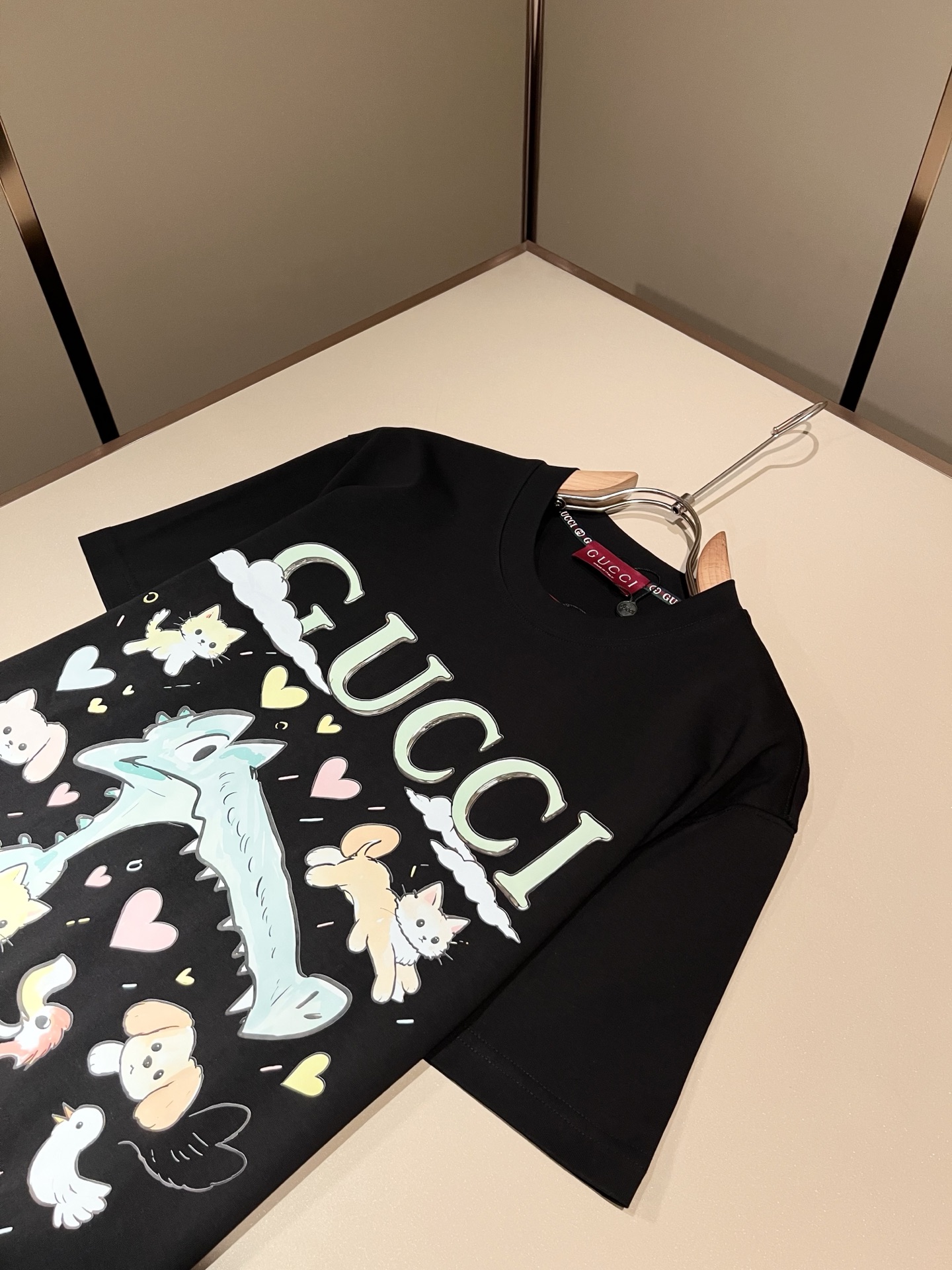 Gucc*古家 2026春夏新款男女同情侣款👫休闲宽松棉质圆领短袖T恤衫！贸易公司渠道稀出，同步官网发售 ！     2