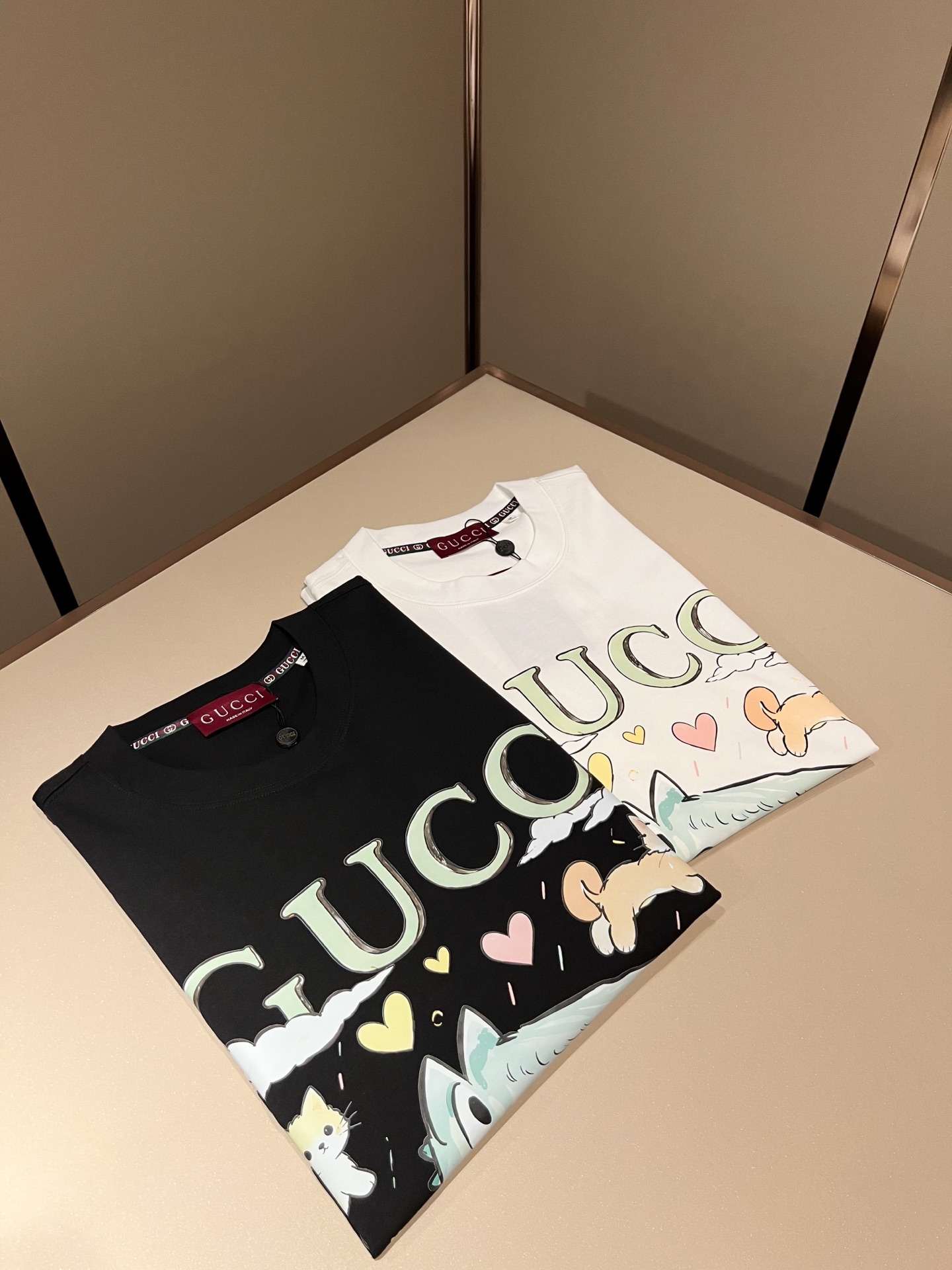 Gucc*古家 2026春夏新款男女同情侣款👫休闲宽松棉质圆领短袖T恤衫！贸易公司渠道稀出，同步官网发售 ！     2