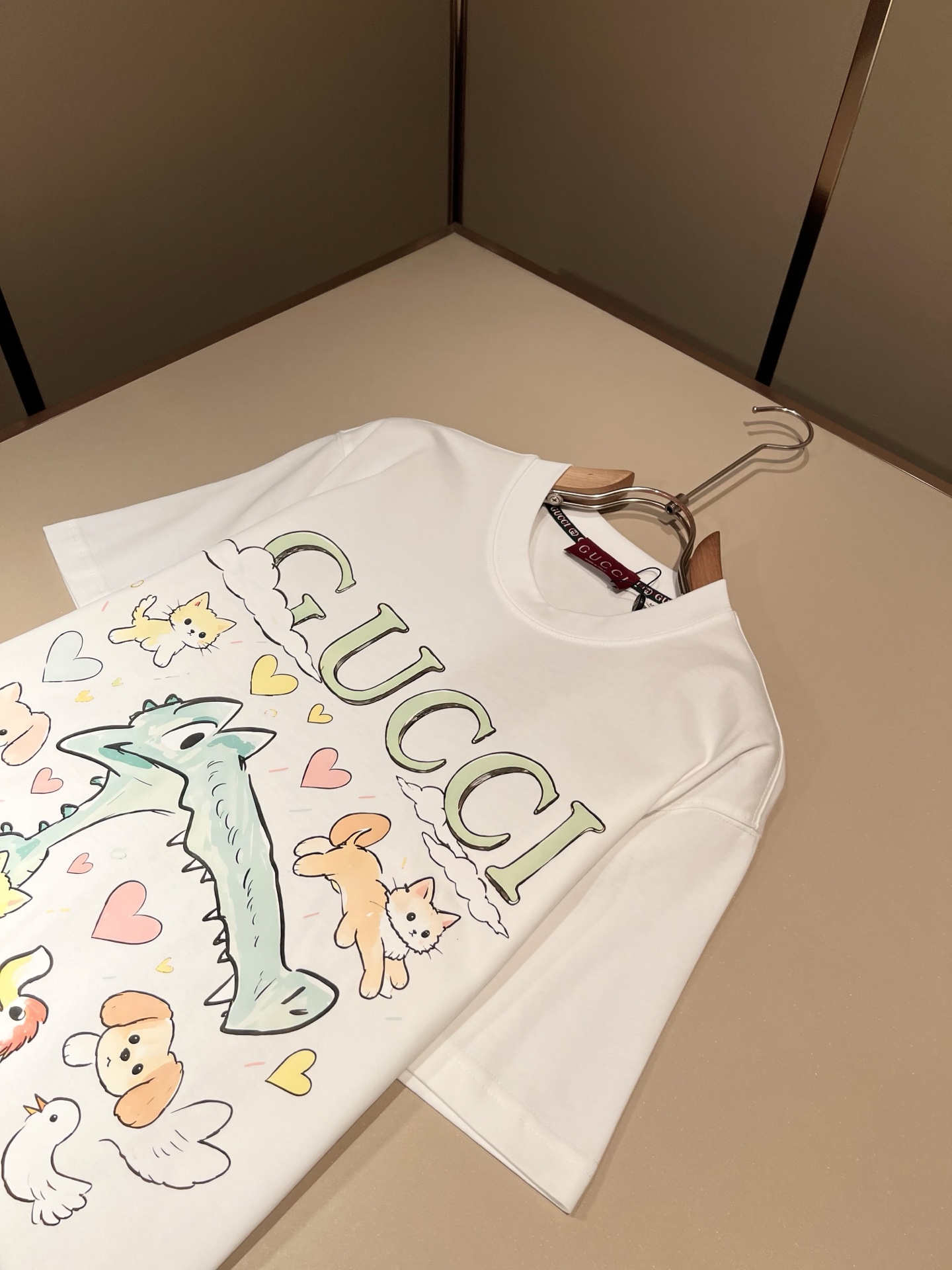 Gucc*古家 2026春夏新款男女同情侣款👫休闲宽松棉质圆领短袖T恤衫！贸易公司渠道稀出，同步官网发售 ！     2