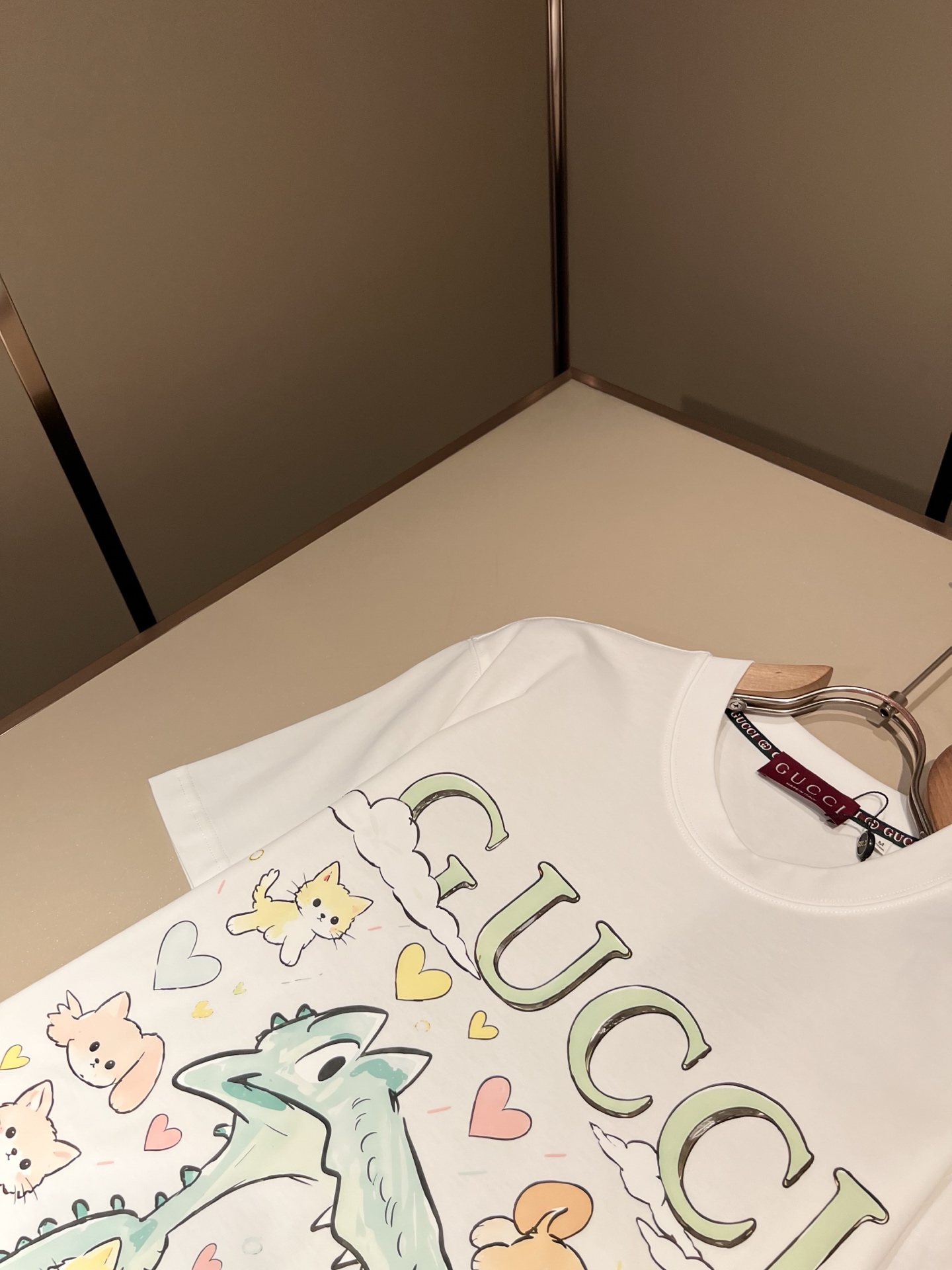 Gucc*古家 2026春夏新款男女同情侣款👫休闲宽松棉质圆领短袖T恤衫！贸易公司渠道稀出，同步官网发售 ！     2
