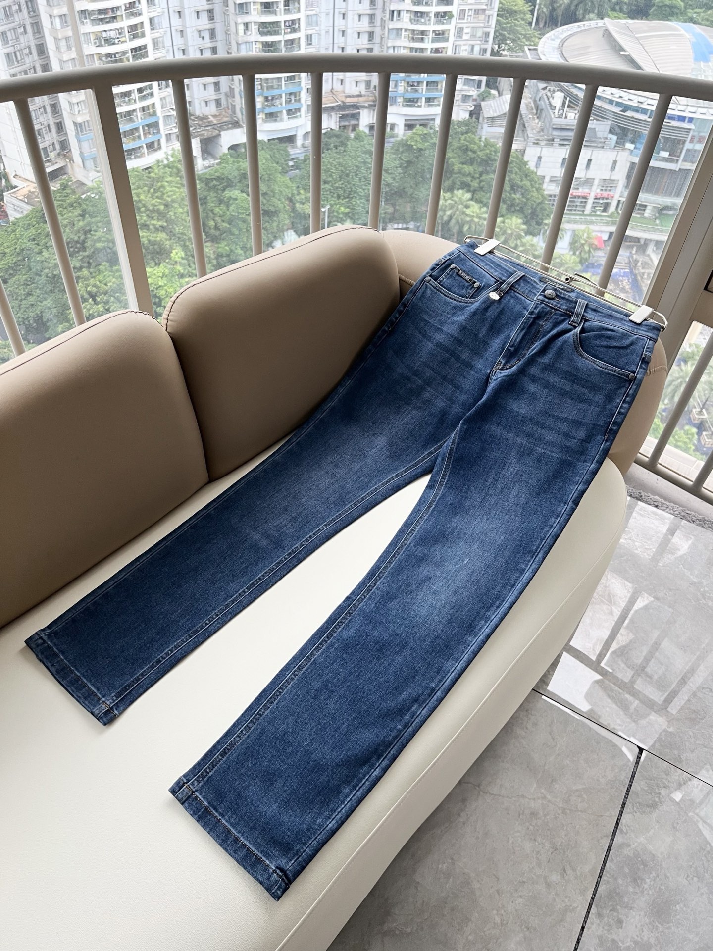 BURBER*Y巴*莉 2026秋冬新品男士高端休闲百搭牛仔裤！对于BUR粉丝来说，这样大气的经典设计足矣一眼种草，是今