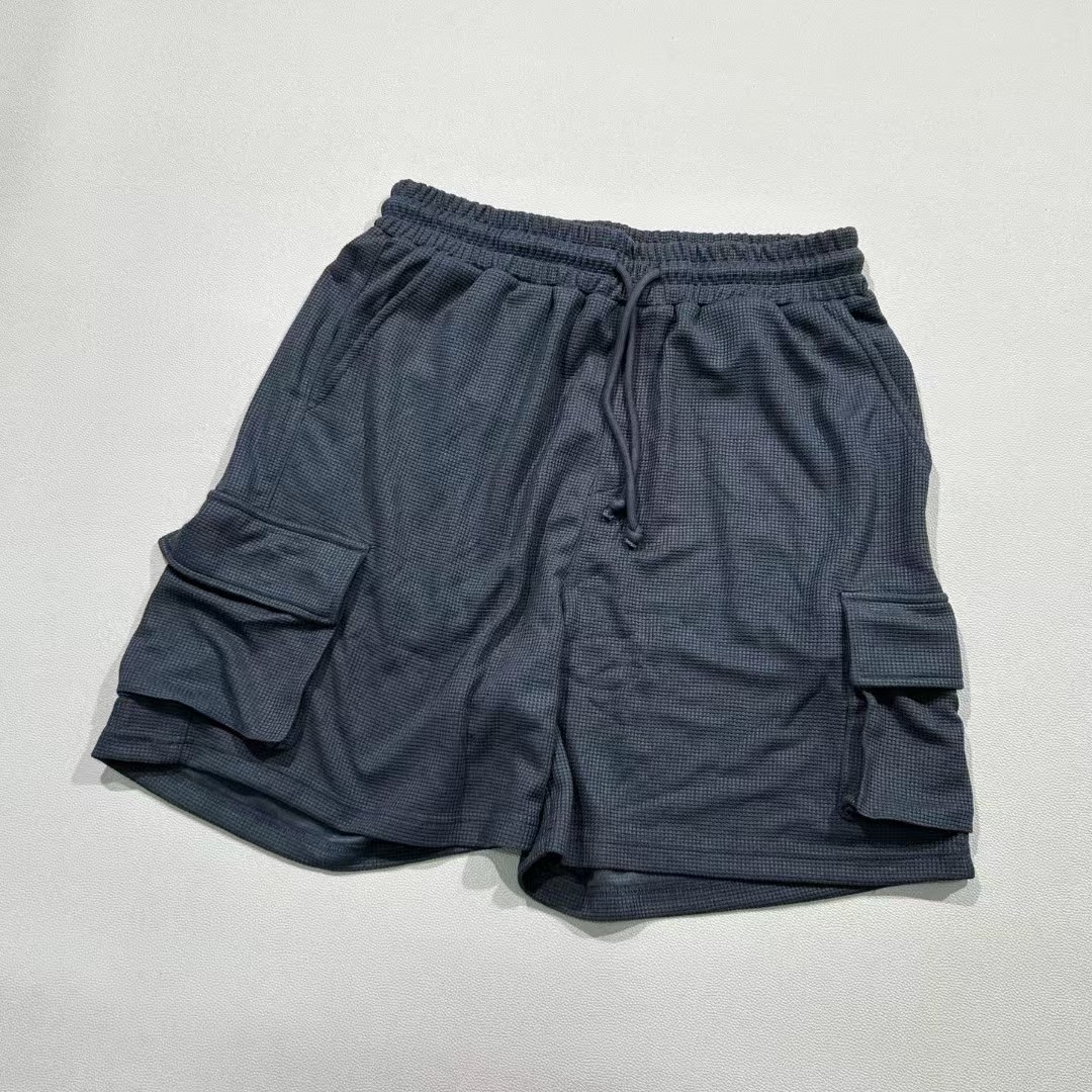 215💰（编号07）
正品kith 华夫格纯色极简短裤
全新正品，男女同款，标全支持鉴定，无吊牌包装，面料很舒服

裤子松紧腰围，数据为未拉伸状态，最少可以拉伸8cm左右，……
S 腰围72 裤长46
M 腰围76 裤长47
L 腰围80 裤长48
XL 腰围84 裤长49
Xxl 腰围88 裤长50
