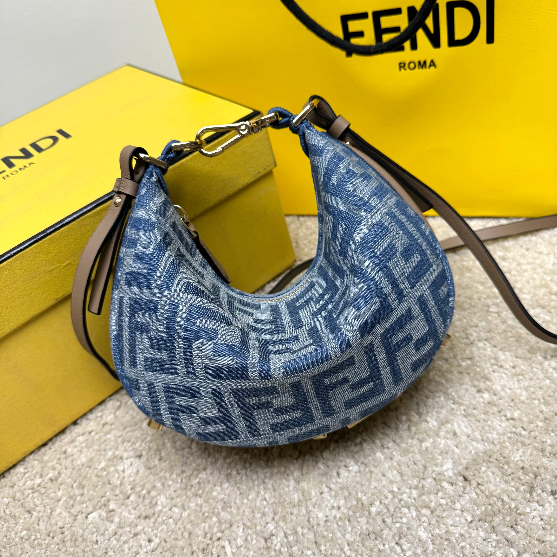 Fendi Taschen Umhängetaschen  & Schultertaschen Kaufen 1: 1
 Beige Blau Gold Hellblau Vintage Denim Mini