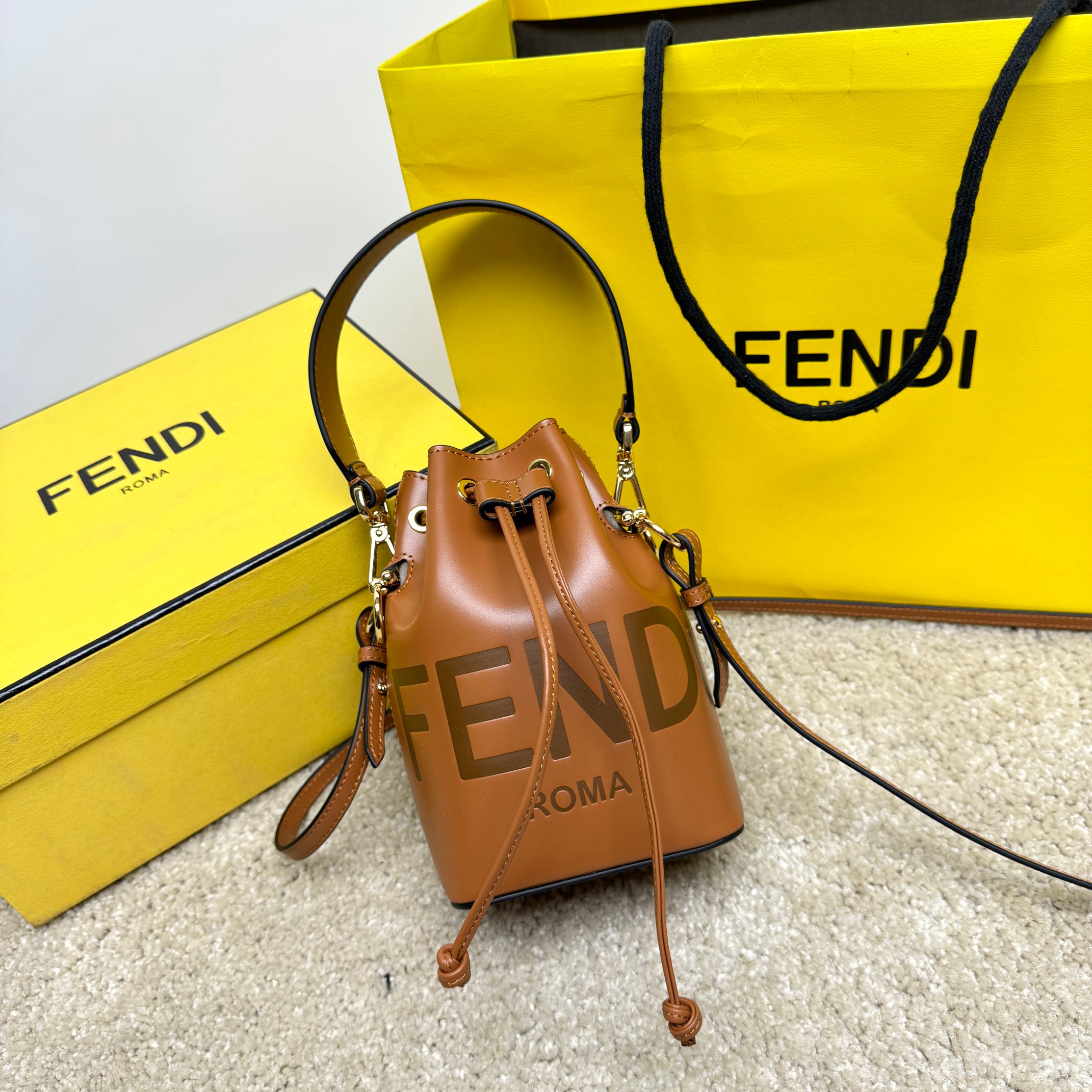 Outlet 1:1 Replica
 Fendi Mon Tresor Handbags Bucket Bags Brown