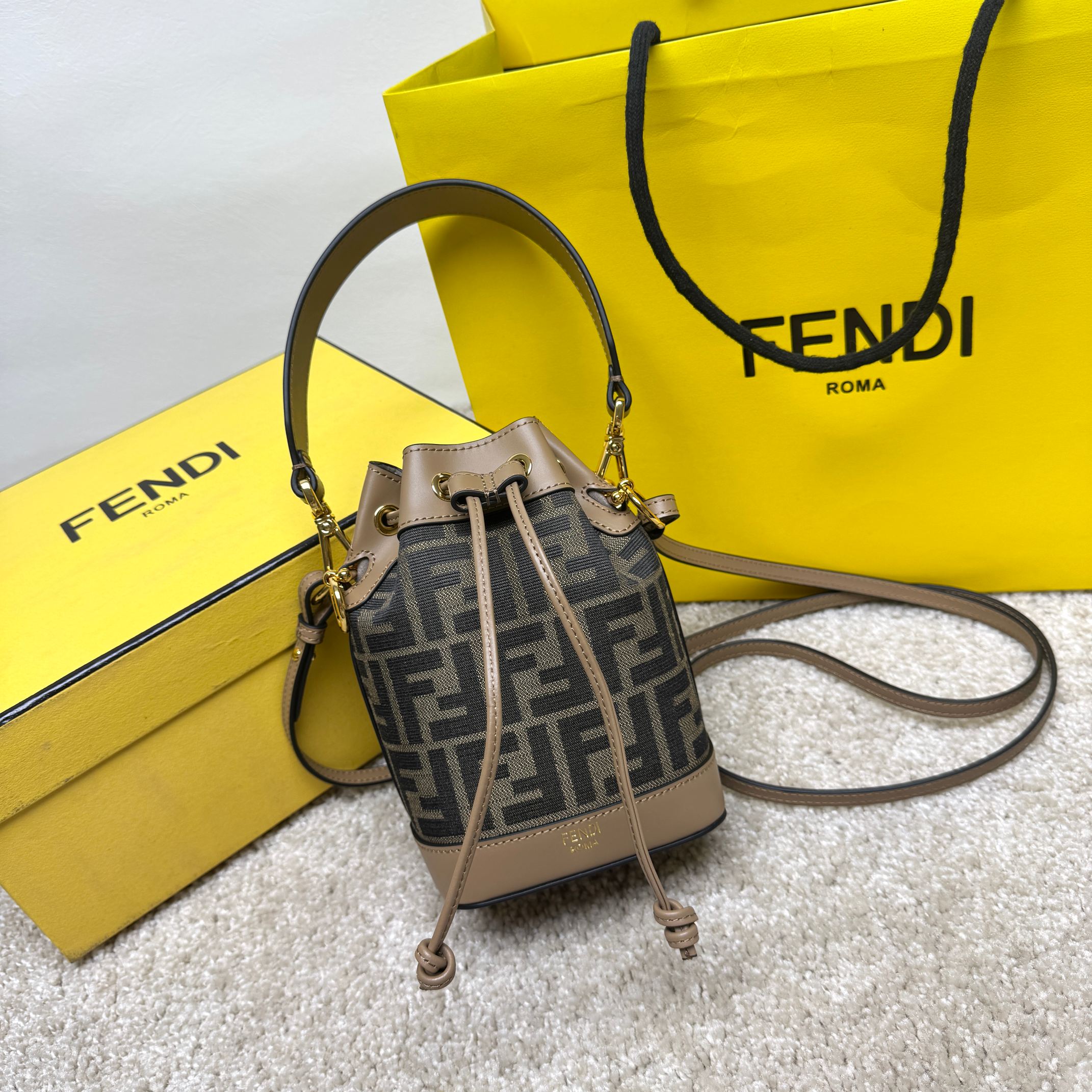 Fendi Mon Tresor Bucket Bags Mini