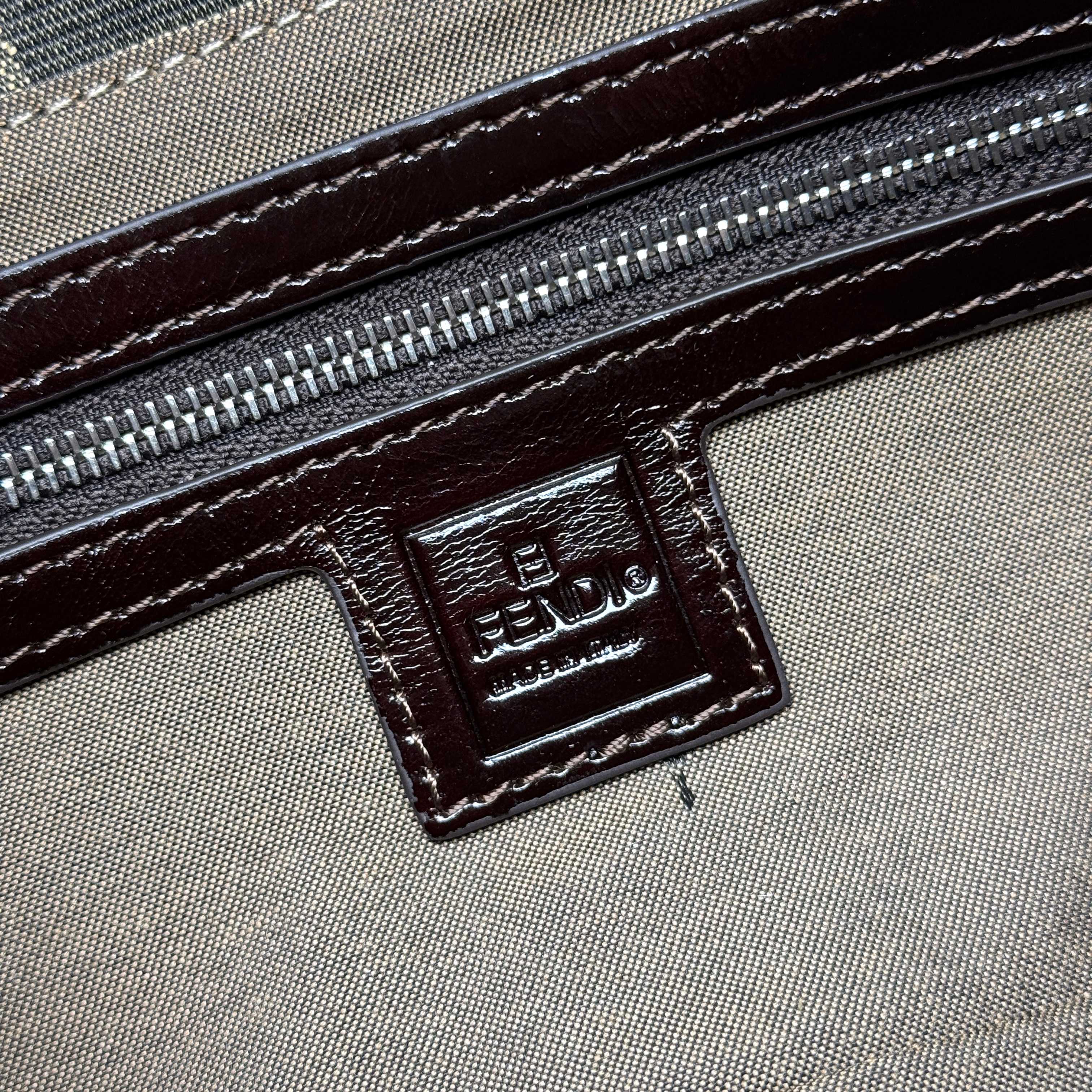 Fendi 小号法棍布包