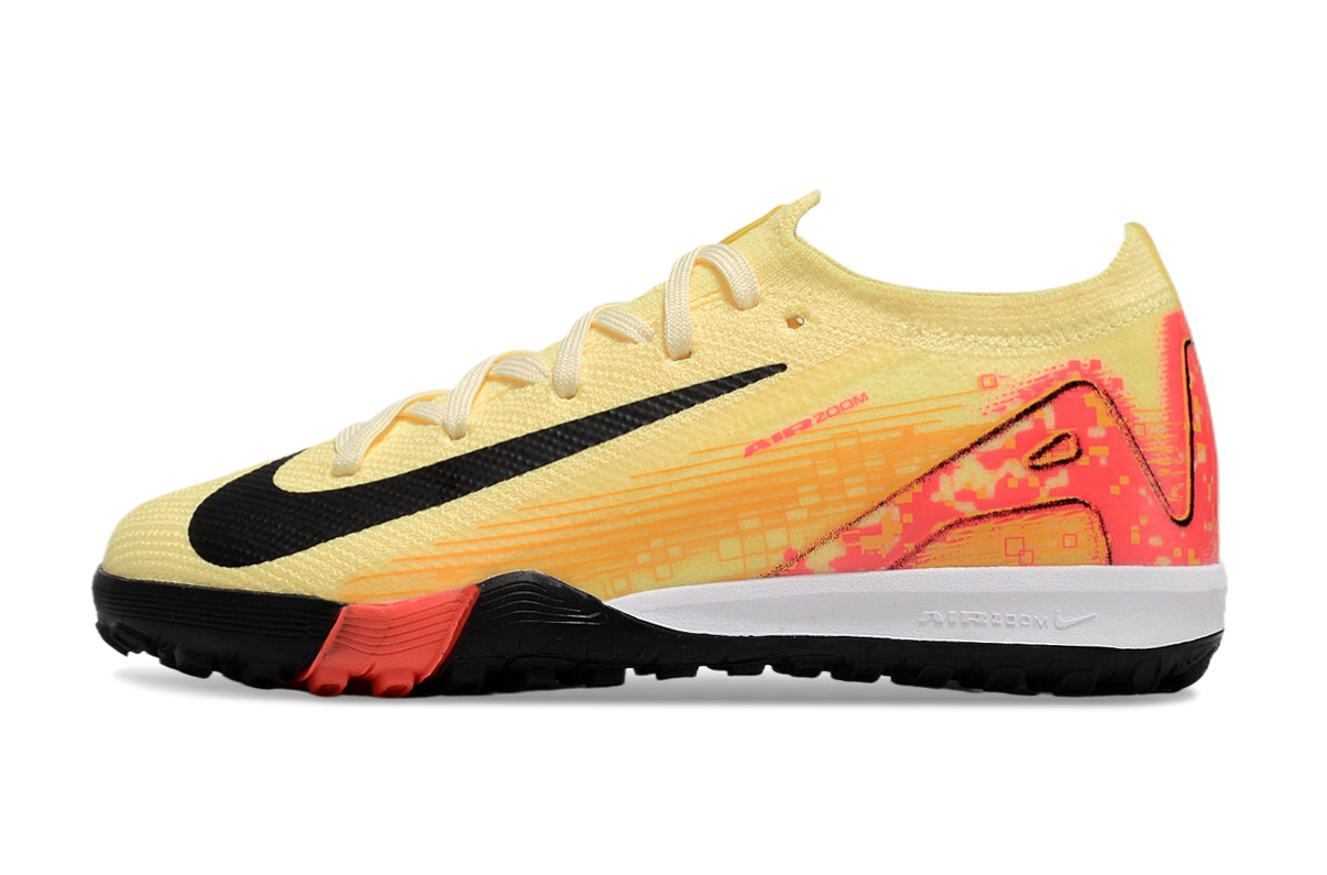 图片[2]-耐克刺客十六FG底30-35足球鞋，鞋面设计贴合脚型，鞋面材质兼顾轻质与韧性，能提供良好的包裹感。鞋底的鞋钉分布和形状设计多有助于球员在草地等足球场地更好地抓地和转向，不同的配色增加了个性化选择。足球鞋主要用于足球运动，能提升球员在场上的表现，帮助球员更灵活地奔跑、传球和射门 。-选品中心