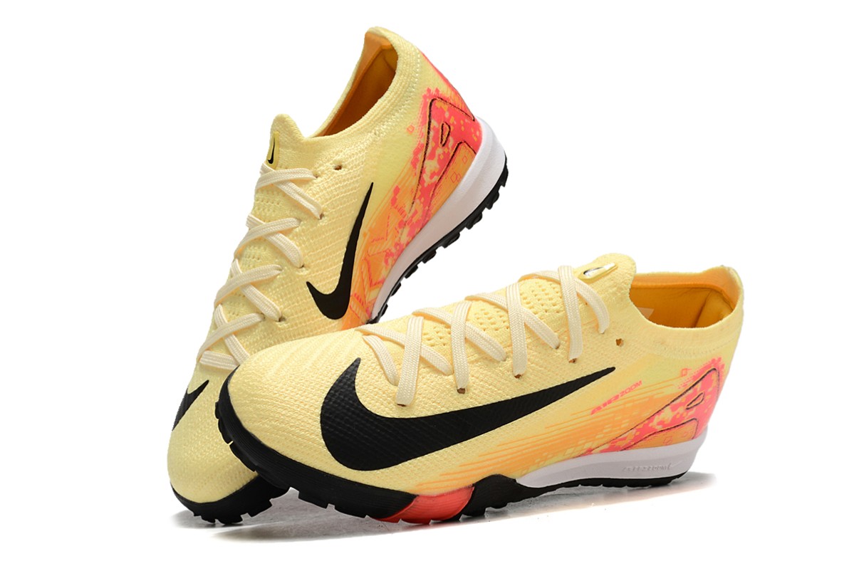 图片[7]-耐克刺客十六FG底30-35足球鞋，鞋面设计贴合脚型，鞋面材质兼顾轻质与韧性，能提供良好的包裹感。鞋底的鞋钉分布和形状设计多有助于球员在草地等足球场地更好地抓地和转向，不同的配色增加了个性化选择。足球鞋主要用于足球运动，能提升球员在场上的表现，帮助球员更灵活地奔跑、传球和射门 。-选品中心